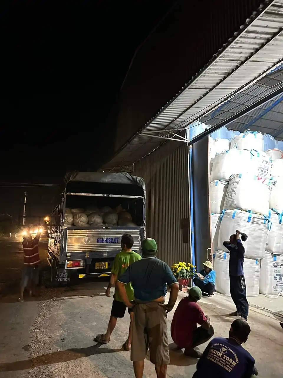 Max 2023 Soft White Jasmine Rice Fresh Grain Origin from Vietnam 6.8mm Style with Dried White Color Packing Style Time