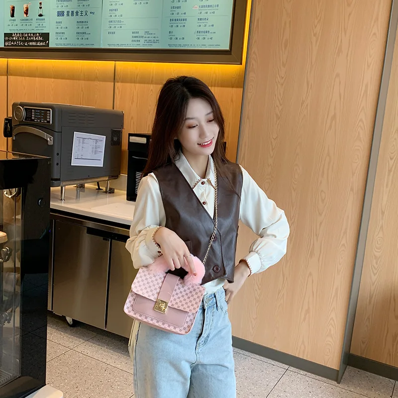 In Stock Cell Phone Bag Ladies Handbag Luxury Winter Lamb Wool Pu Small Square Bag Mini Custom Shoulder Chain Messenger Bag