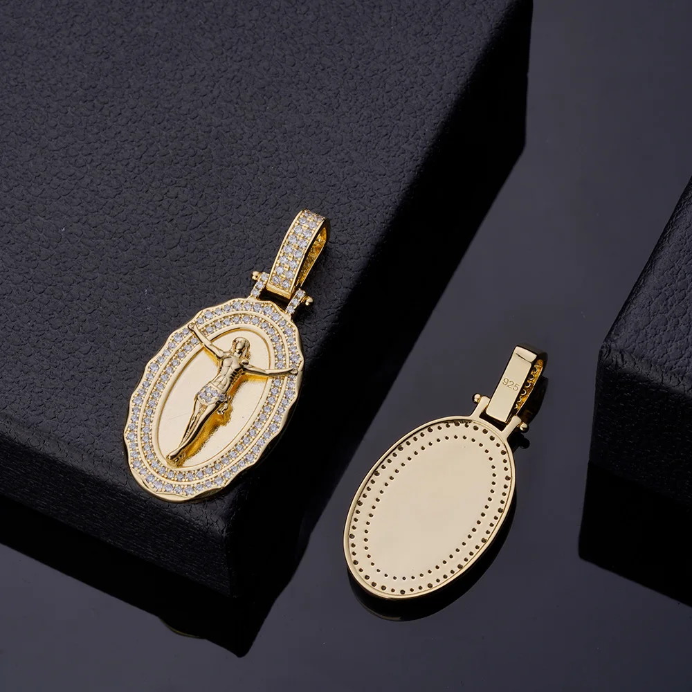 2024 High Quality Hip Hop Jewelry Pure Silver Iced Out Bling Clear Zircon 14 K Gold Plated Jesus Oval Medallion Pendant