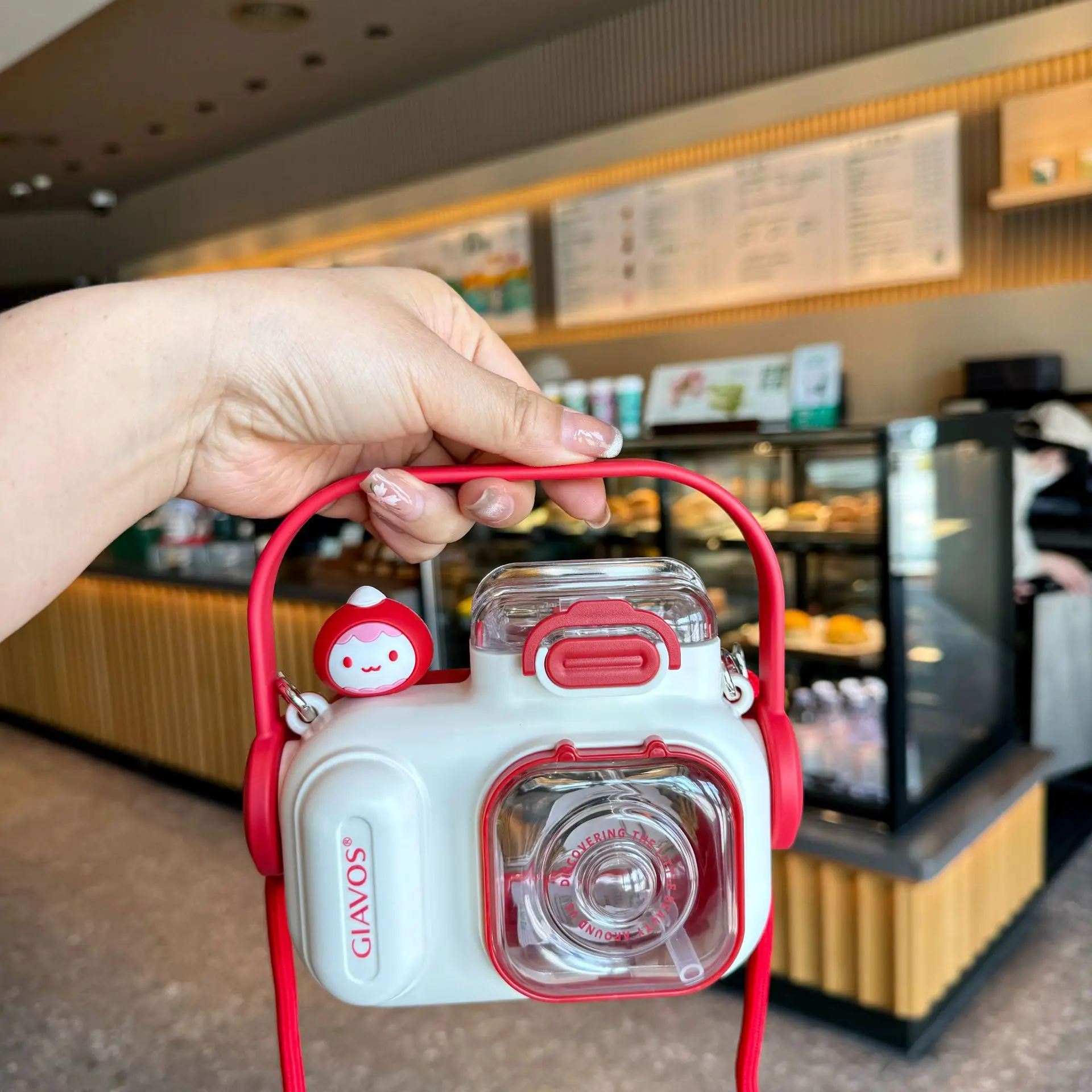 Seaygift Unique creative cute cartoon doll square camera plastic cups baby girls boy tritan plastic water bottle with strap