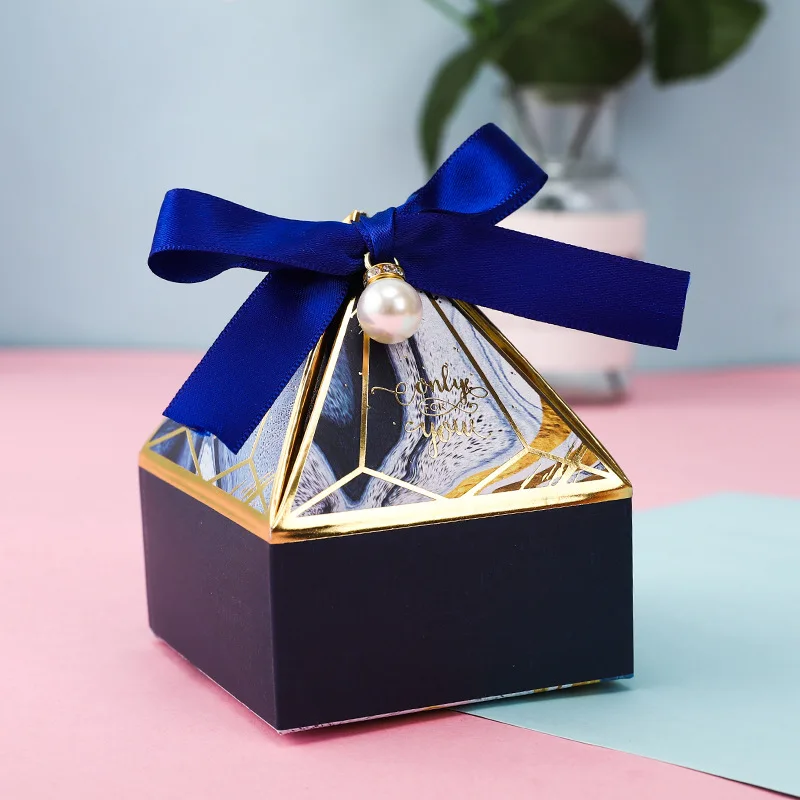 wholesale price luxury pyramidal shape wedding favour candy box with pearl and ribbon deco