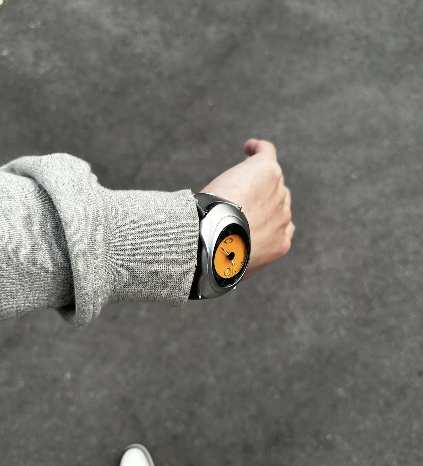 Y2K Metal Gun Color Watch Future Style Time Bomb Watch Green Dial Oval metal watch Vintage  must-have millennial trend