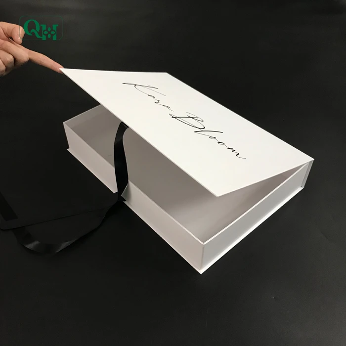 
Popular Custom ribbon baby clothes packaging box 