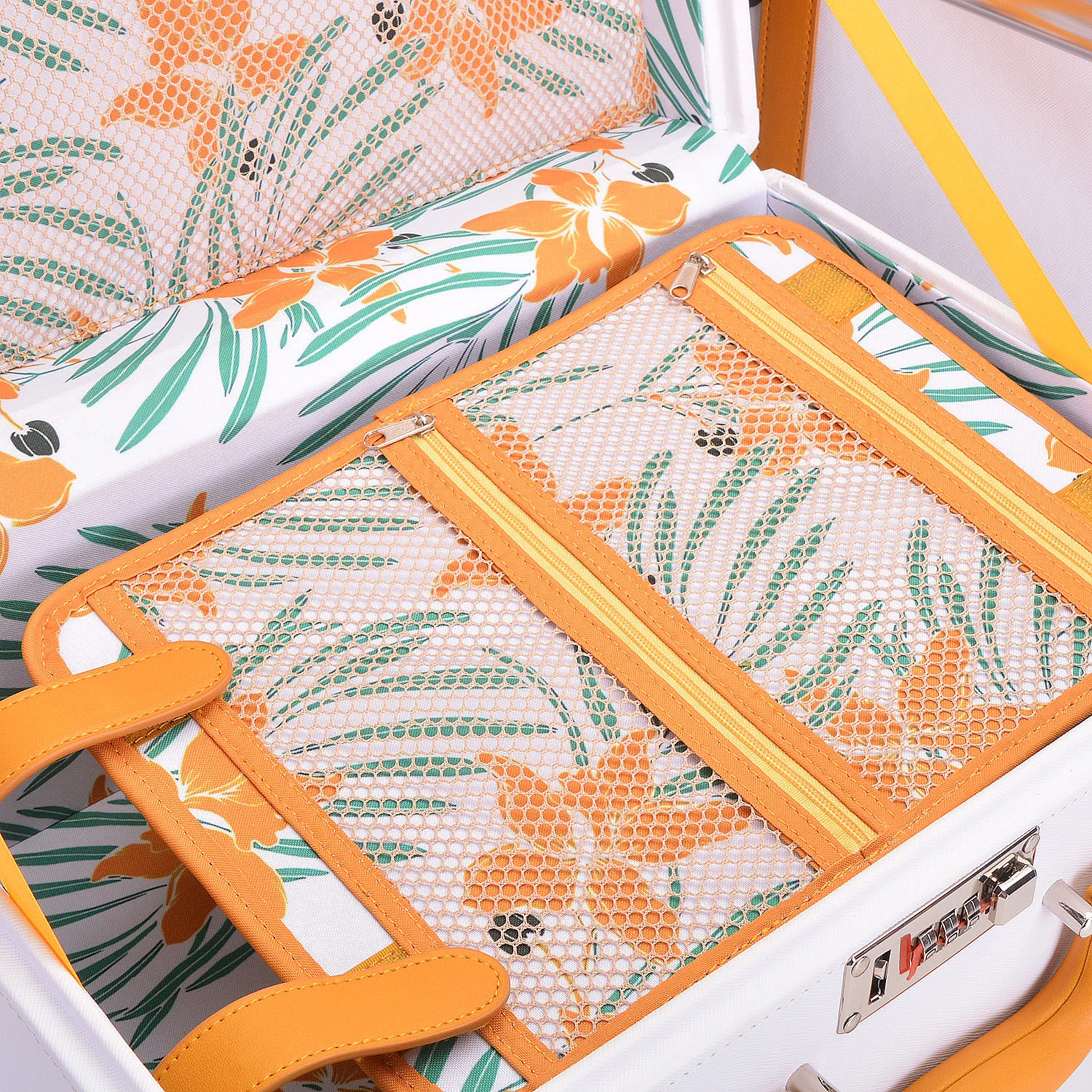 2024 Unisex Customized PU Leather Luxury Suitcase Handmade 4 Spinner Wheels Light Weight Luggage Bag Stylish Suit Case Sets