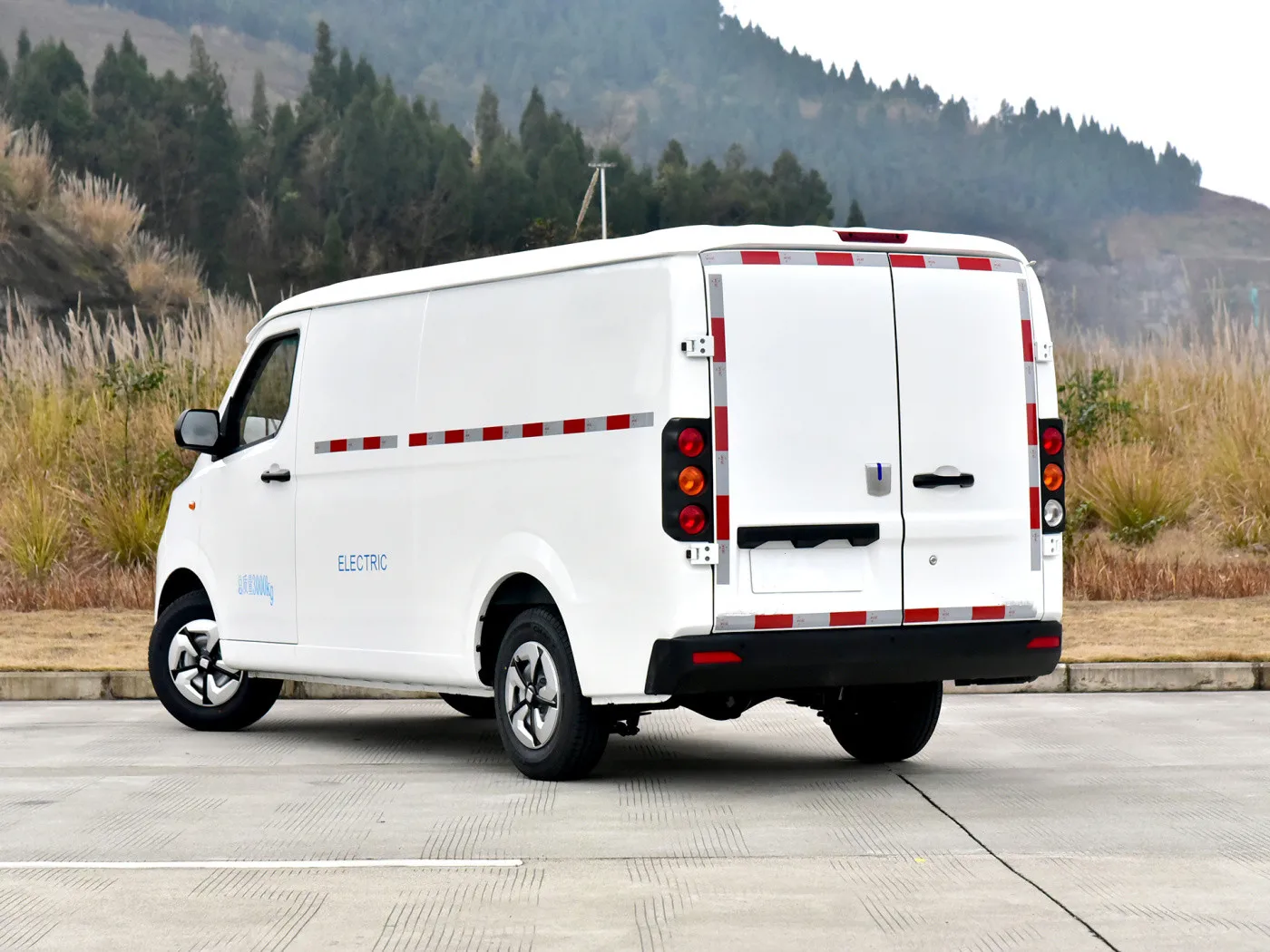 Chinese electric vehicle EV electric van cargo van long range