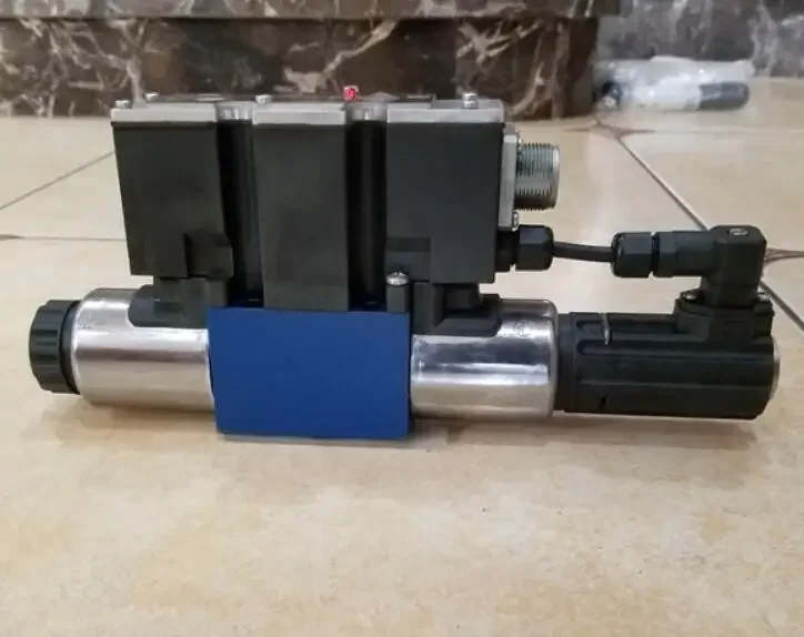 Пропорциональный клапан Rexroth MNR:R900927233 4WREE10W75-2X/G24K31/A1V 4WREE 10 W75-23/G24K31/A1V Новое сделано в Германии