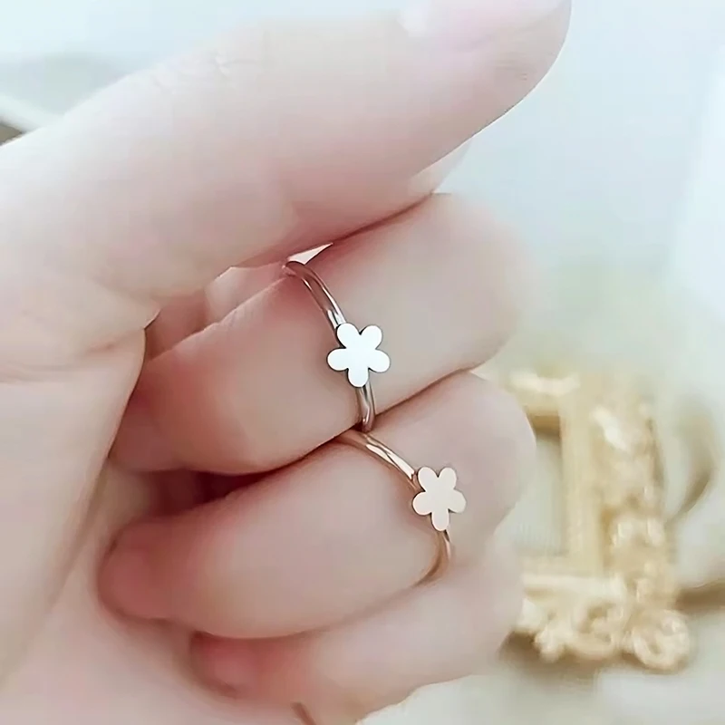 Japanese and Korean version of flower ring female simple small fresh personality design small ring