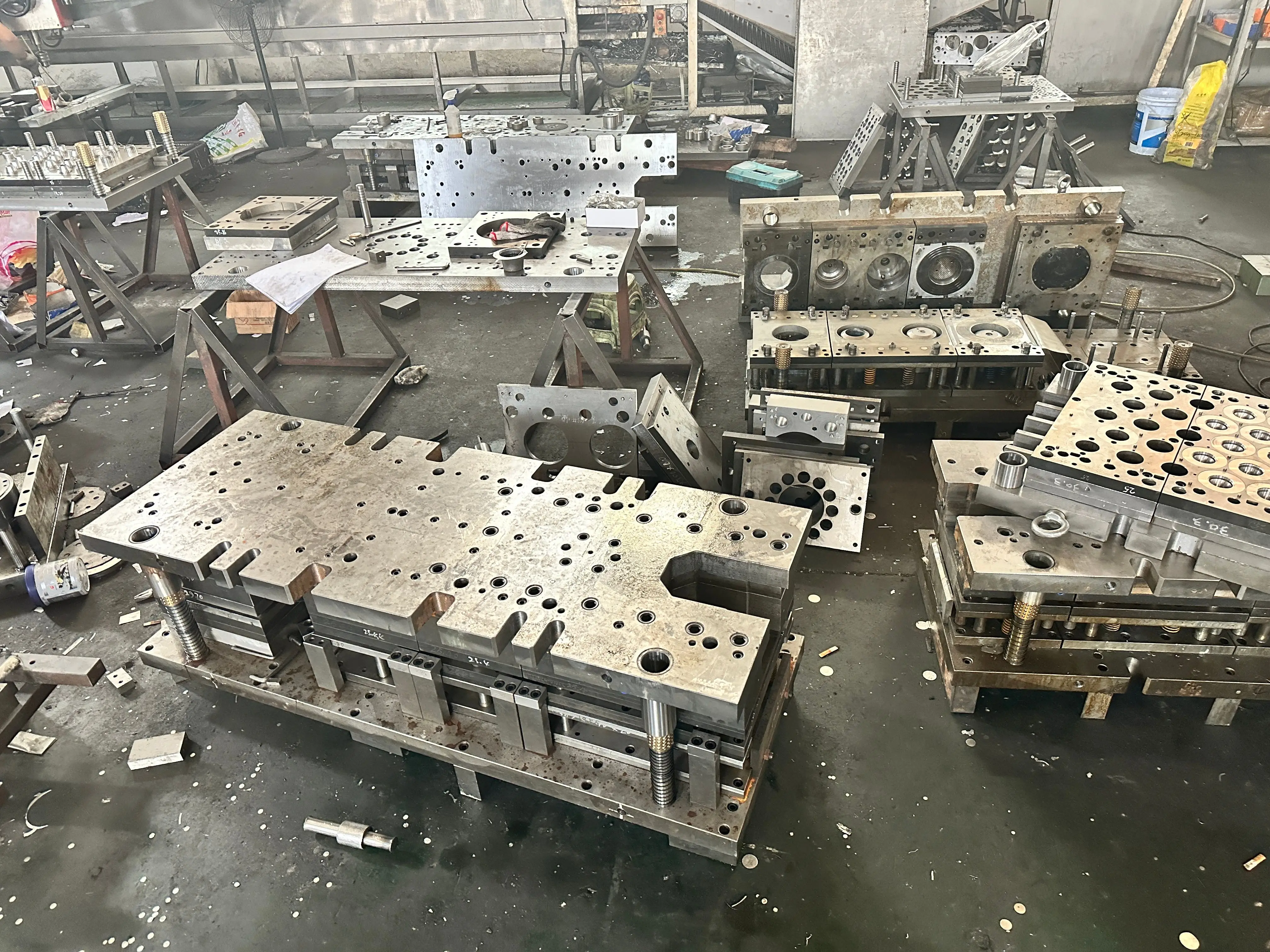 Metal Progressive Stamping Die Punching Press Moulds Deep Drawing Mould Press Tool Die Sets