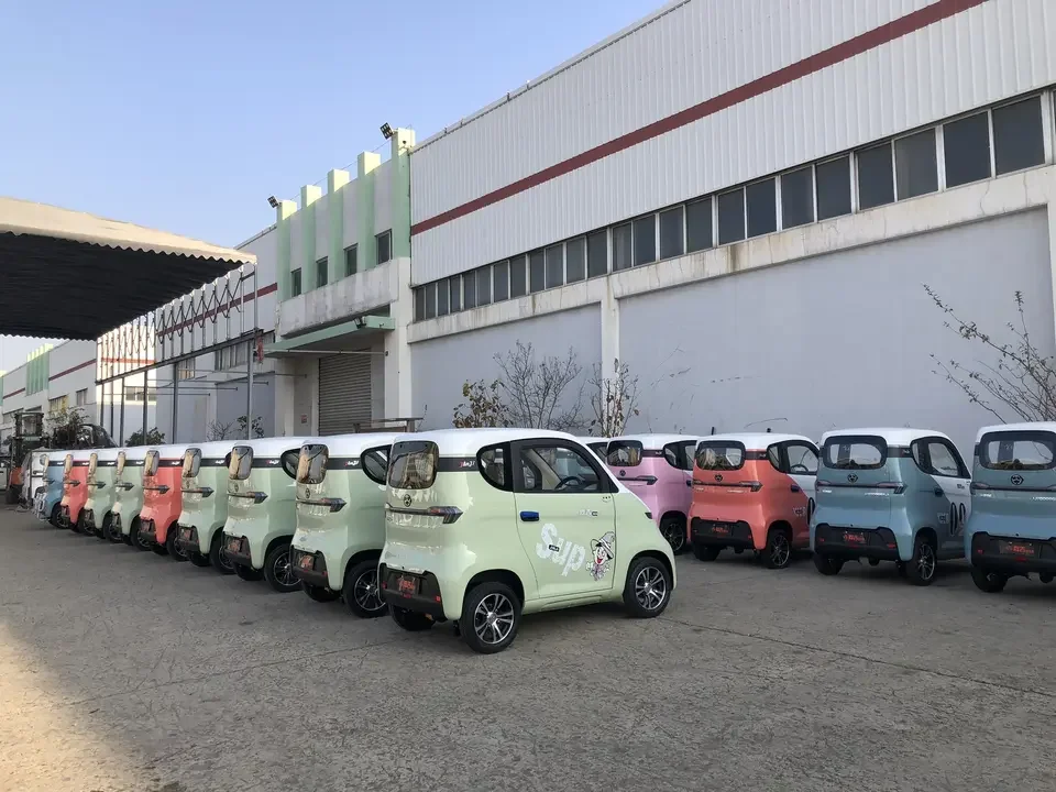 2023 wuling hongguang new mini ev 4 wheel enclosed electric scooter car solar panel electric tricycles 4 roues