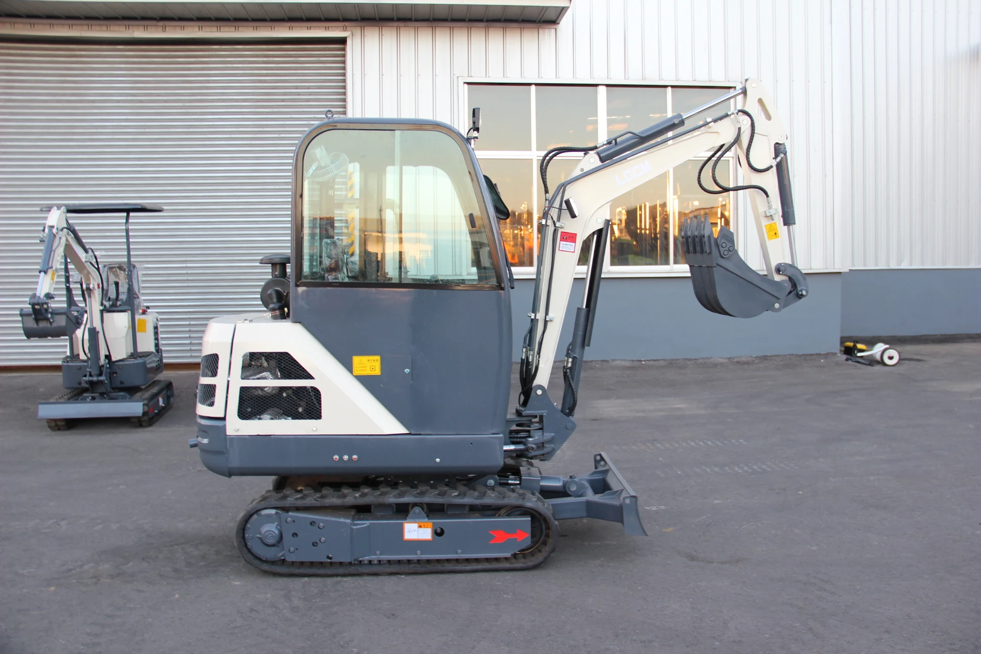 LGCM crawler mini tractors dozer excavator loader digger three size bucket