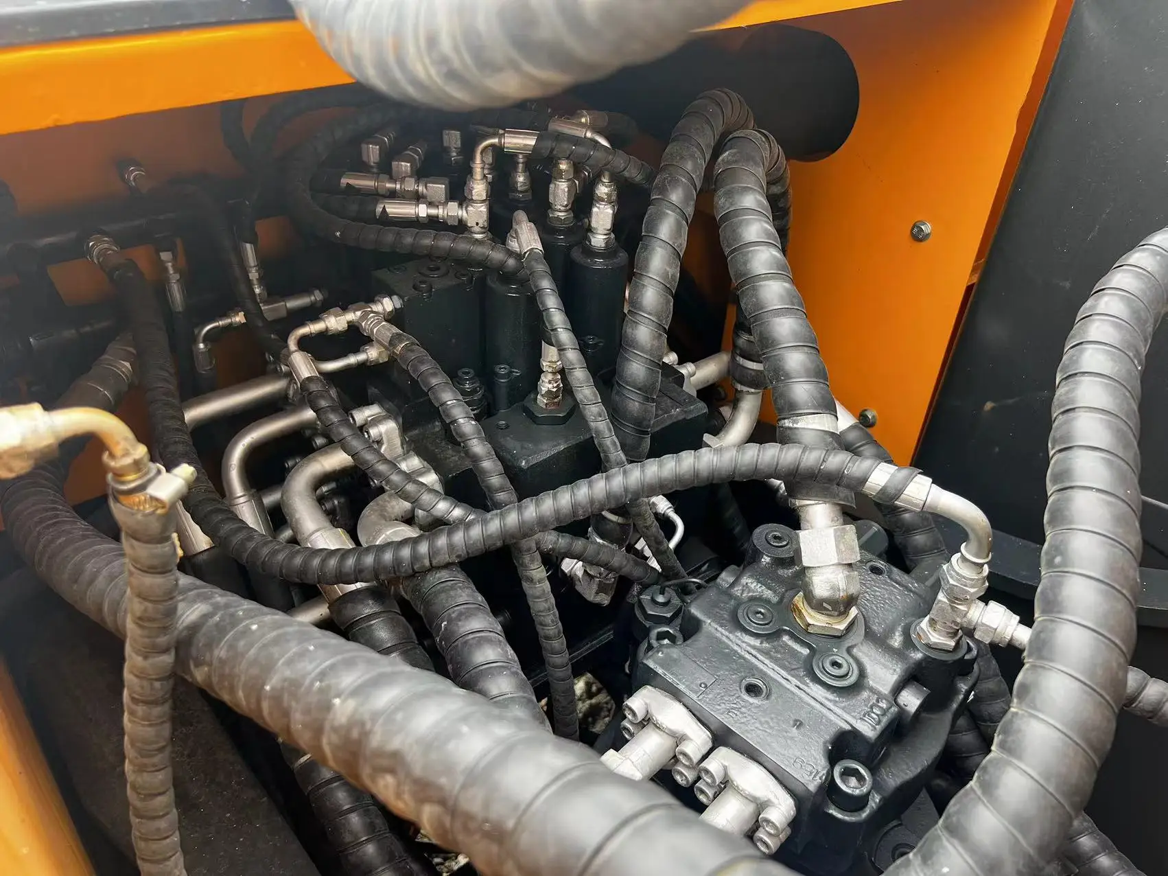Экскаватор Hyundai 220-9s 22-тонный экскаватор сделанный в Корее подержанный высокого качества по низкой цене для продажи