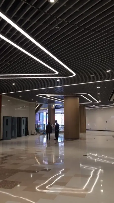 Высококачественная алюминиевая линейная осветительная арматура длиной 0,6 м, длина 1,2 м, черно-белая, линейный подвесной светодиодный светильник