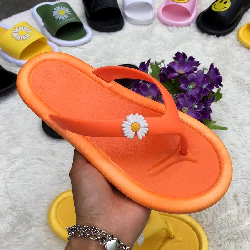 Slippers for Women 2022 Summer Fashion casual beach flat slippers wholesale ladies pvc jelly slipper