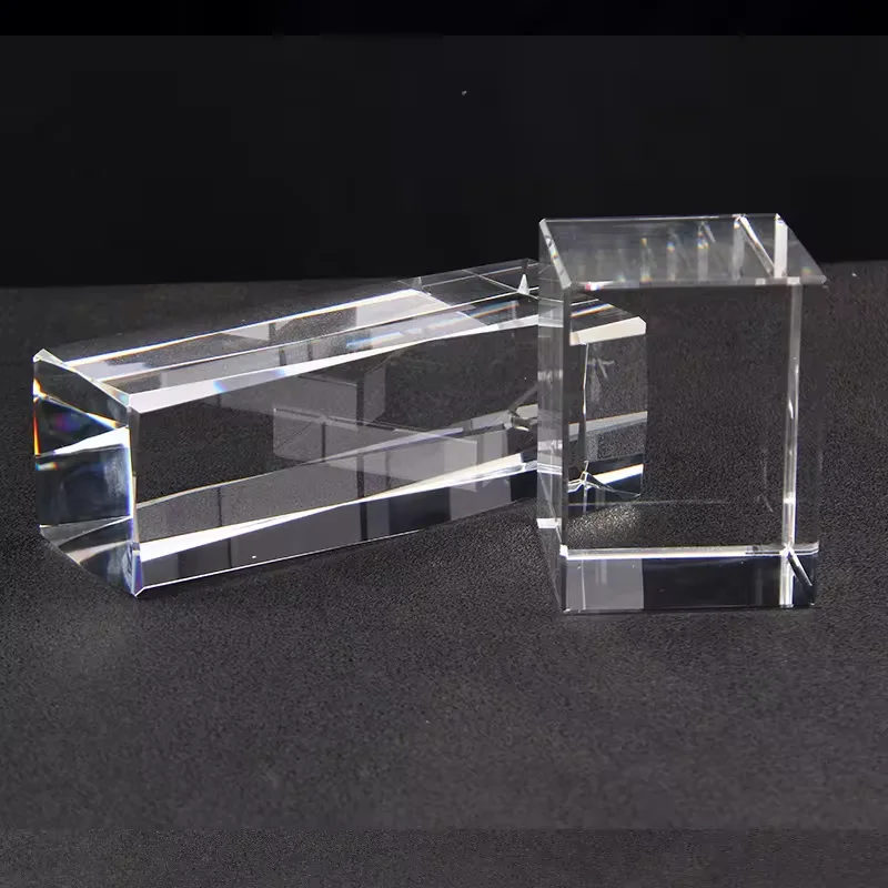 Прозрачный стеклянный пресс-папье с 3D-лазерной гравировкой