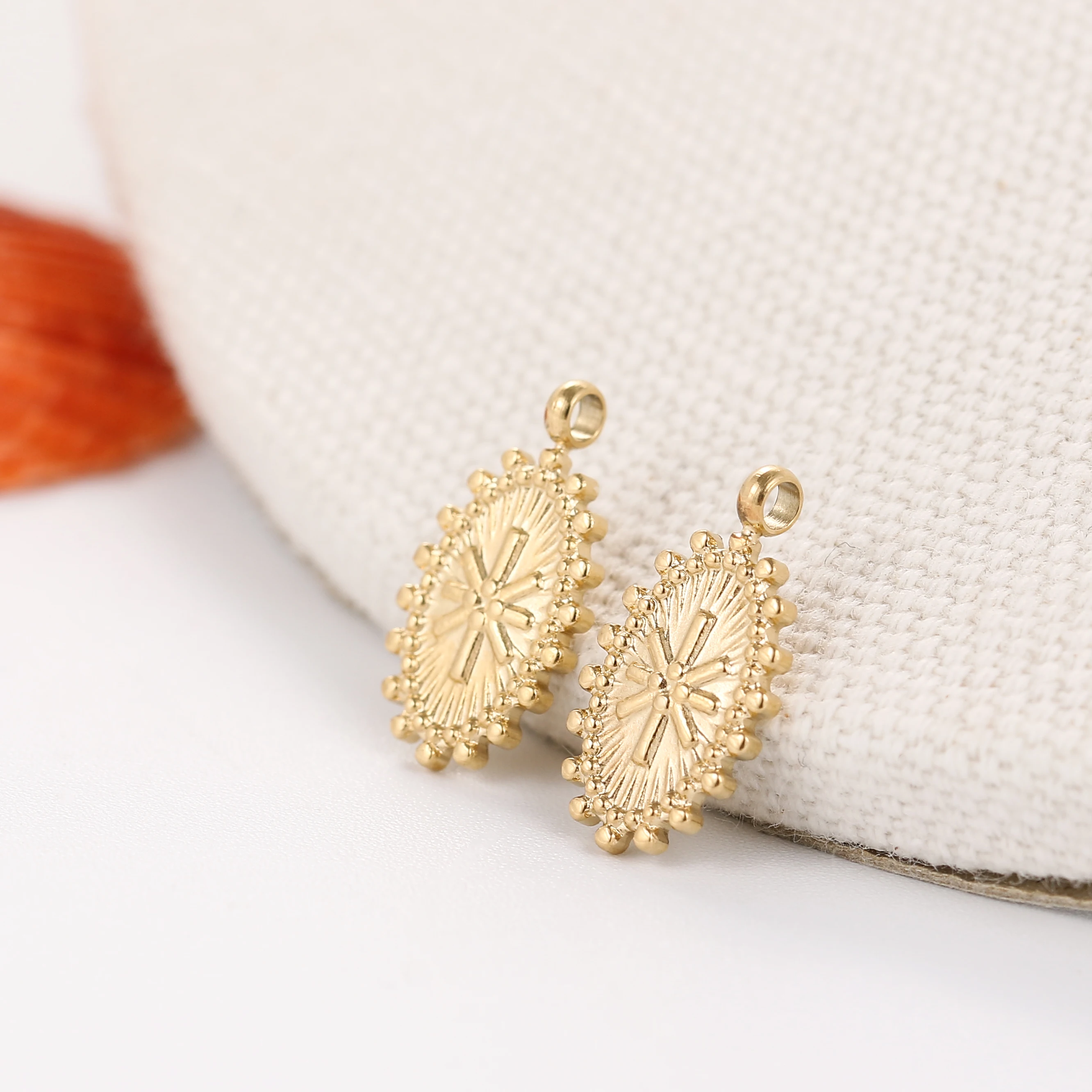 Hot Sale Stainless Steel Oval Carved Chinese Lucky Jewelry Charms Gold Plated Wholesale Material Bracelet Pendant