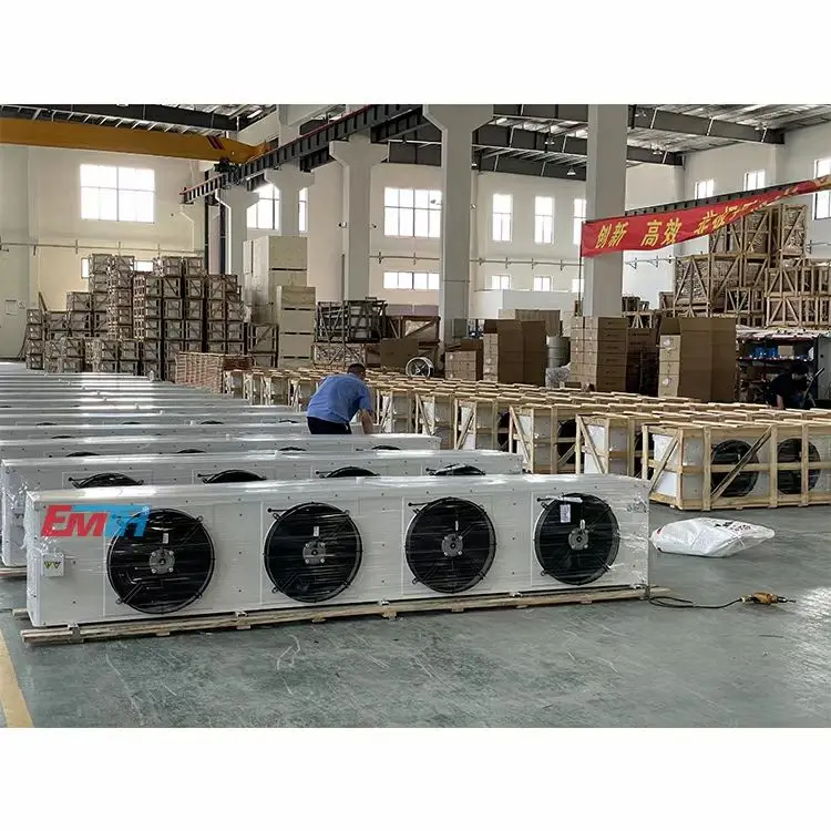 Кулер средней температуры EMTH DD/500 имеет 4 вентилятора подходящих для 380 В 50 Гц 3 Ph