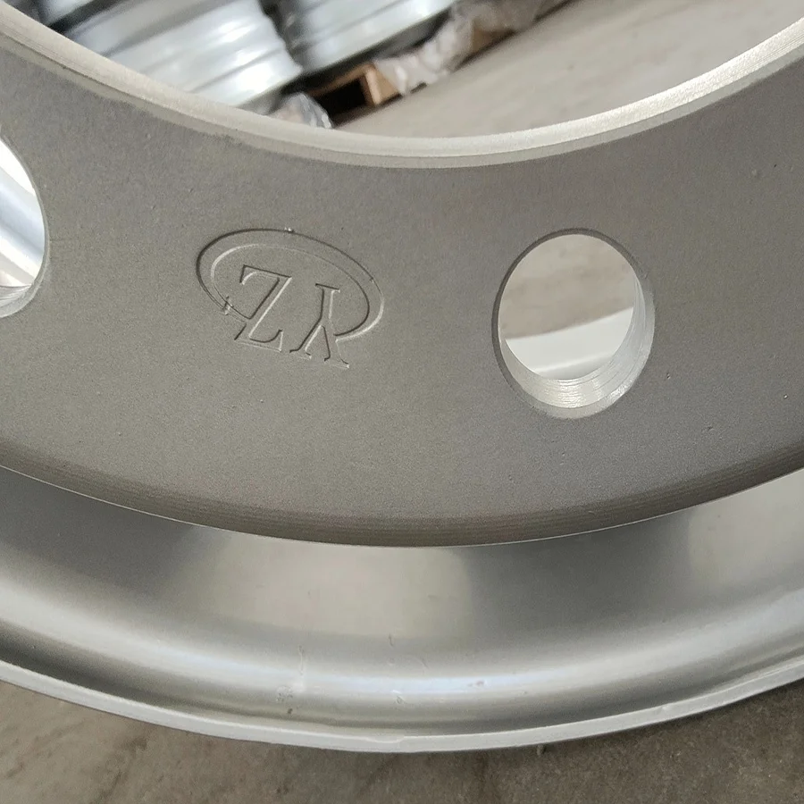 Top Quality factory Sale 22.5x8.25 Silver truck  Wheel 11R22.5 tire size Wheel disc