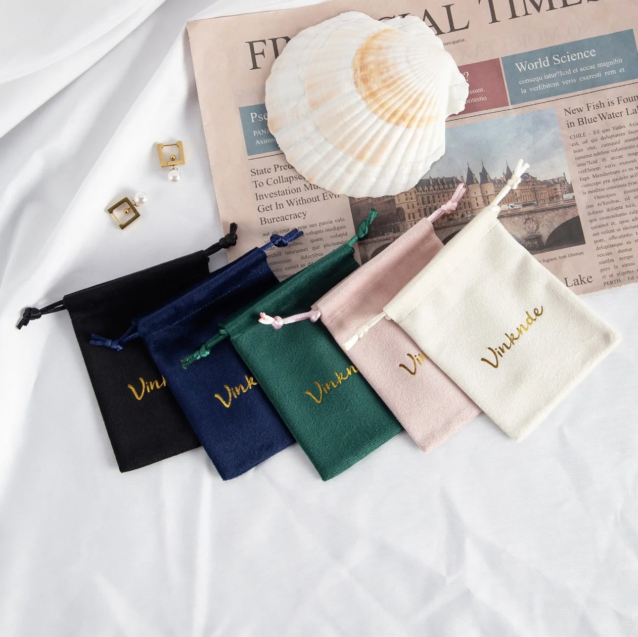 Gr stock 500pcs logo  Cheap Custom Logo Drawstring Velvet Jewelry  with button and gift bag Jewelry Bag for  big necklace