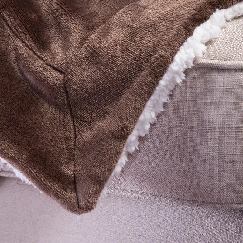 Customized Lamb Wool Throw Blanket Warm and Comfortable for Winter Perfect Sofa and Bed Decoration