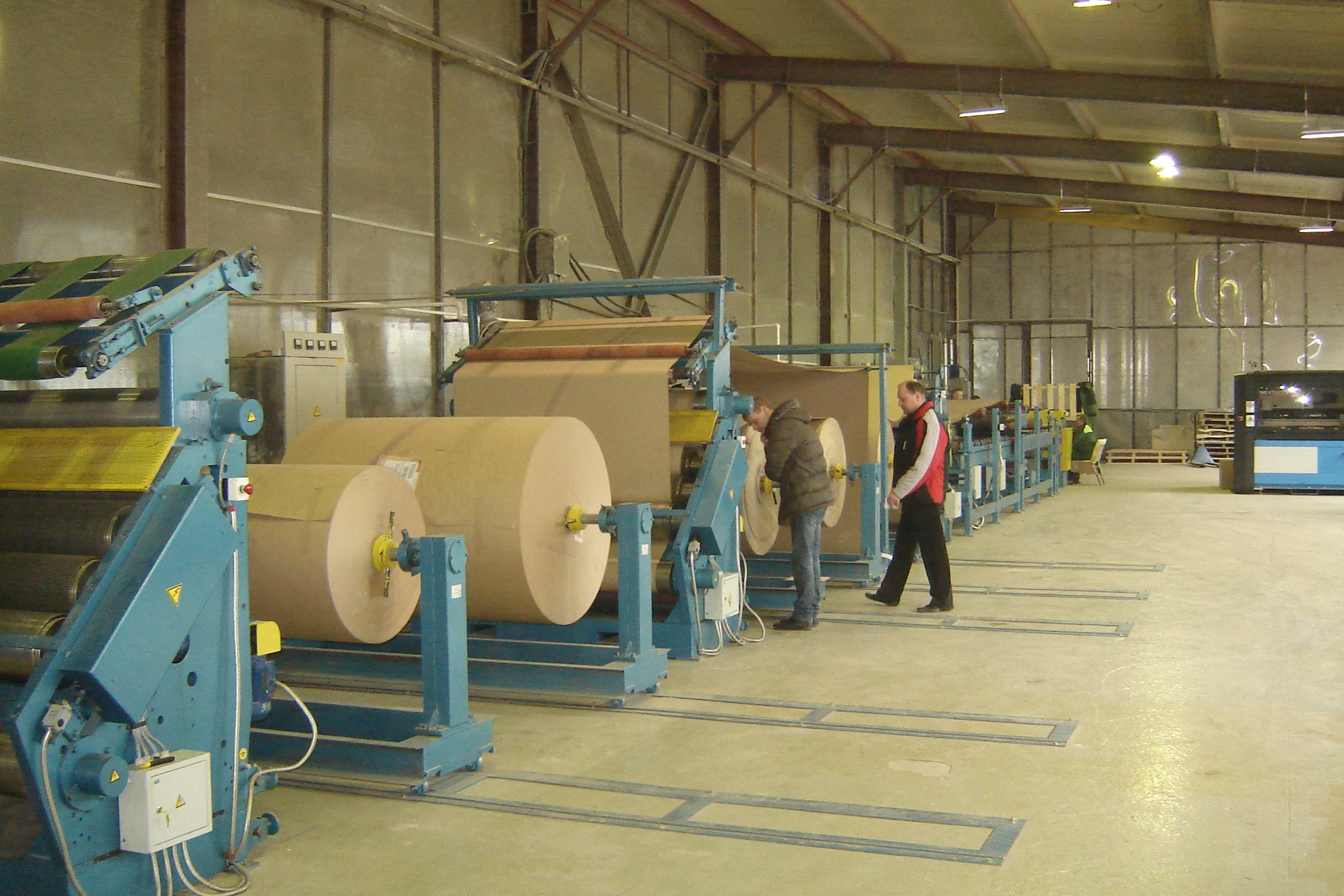 
The kraft paper for cardboard making /Bobbin paper for paper tube making/ Face and bottom paper Corrugated paper 