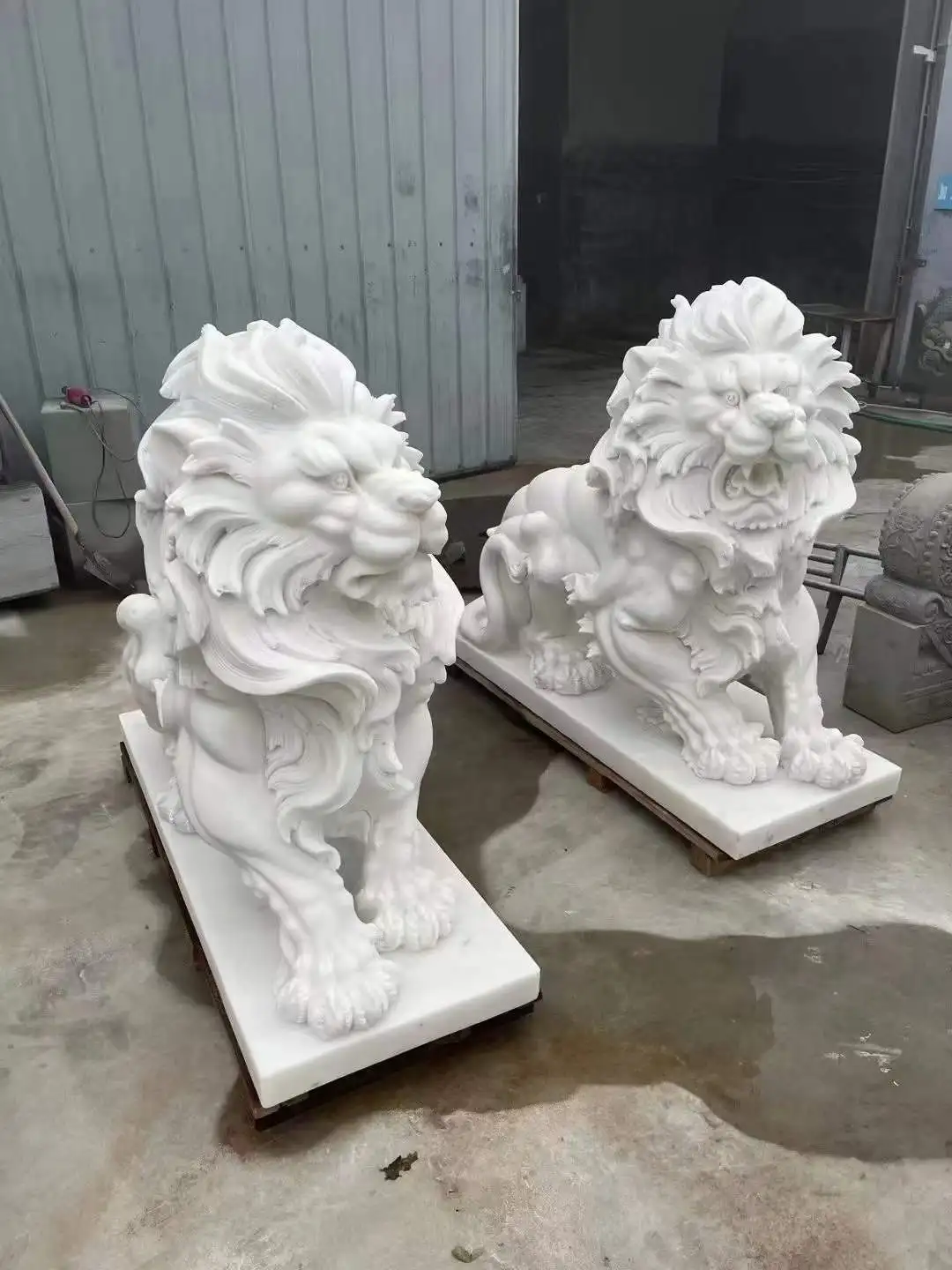 White Marble Lion Carving Animal Standing Lion Sculptures Garden Stone Statues