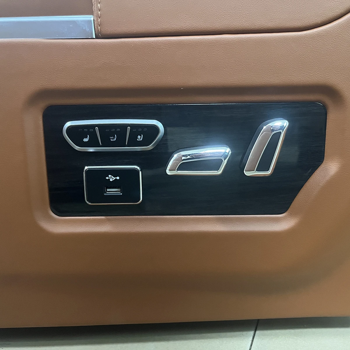 OTW-AVAEF custom adjustable massage car toyota noah mercedes w447 v class  vip captain seat with leg rest