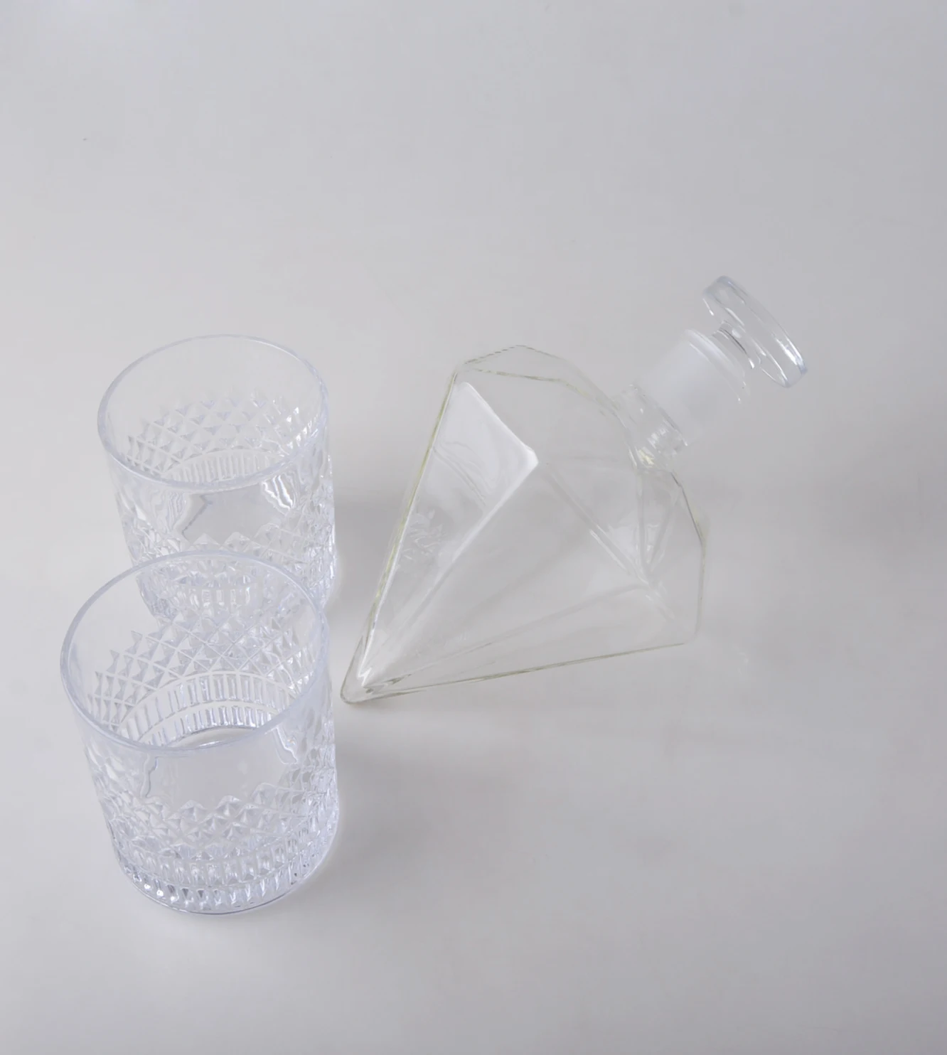 Luxury Diamond Decanter and 2 Whisky Glass Set
