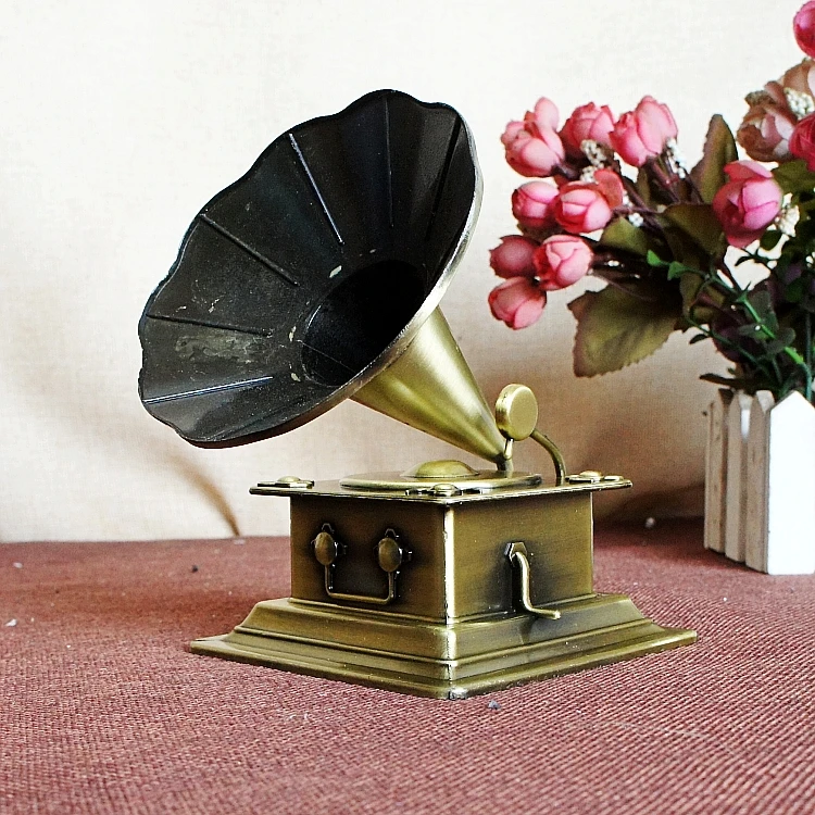 Modern Gramophone Metal Crafts Creative Antique Phonograph Model for Living Room Decoration