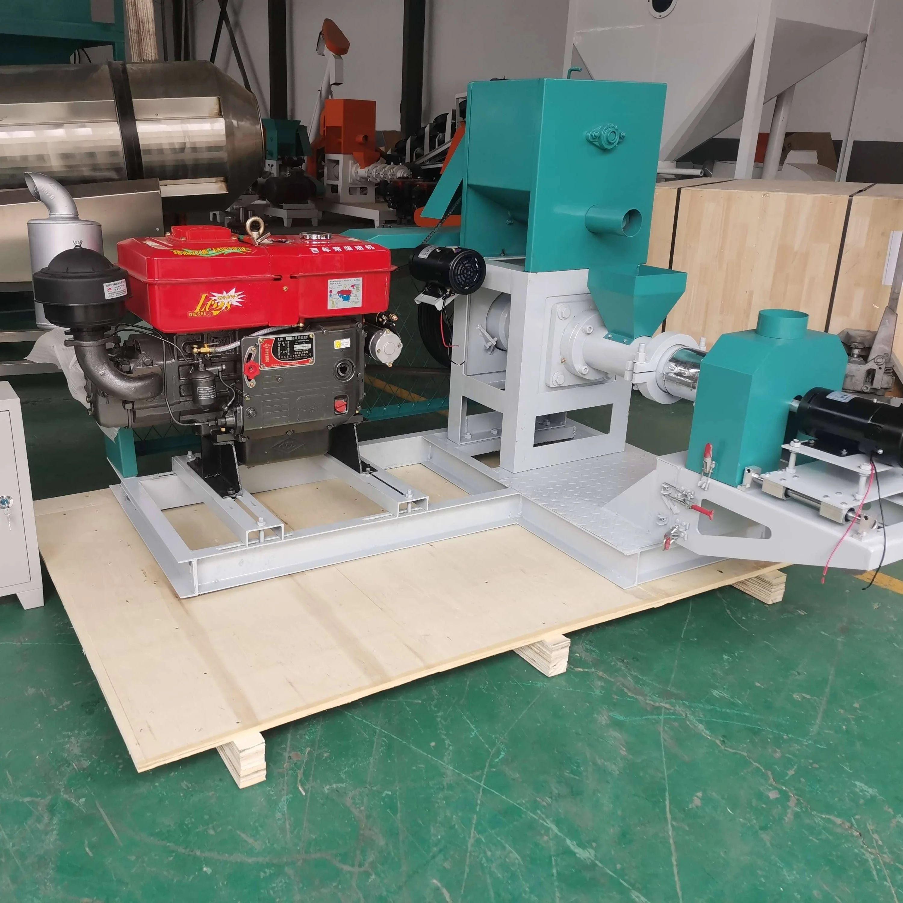 Factory Price Catfish Livestock Zooplankton Diesel Engine Floating Fish Feed Pellet Machine