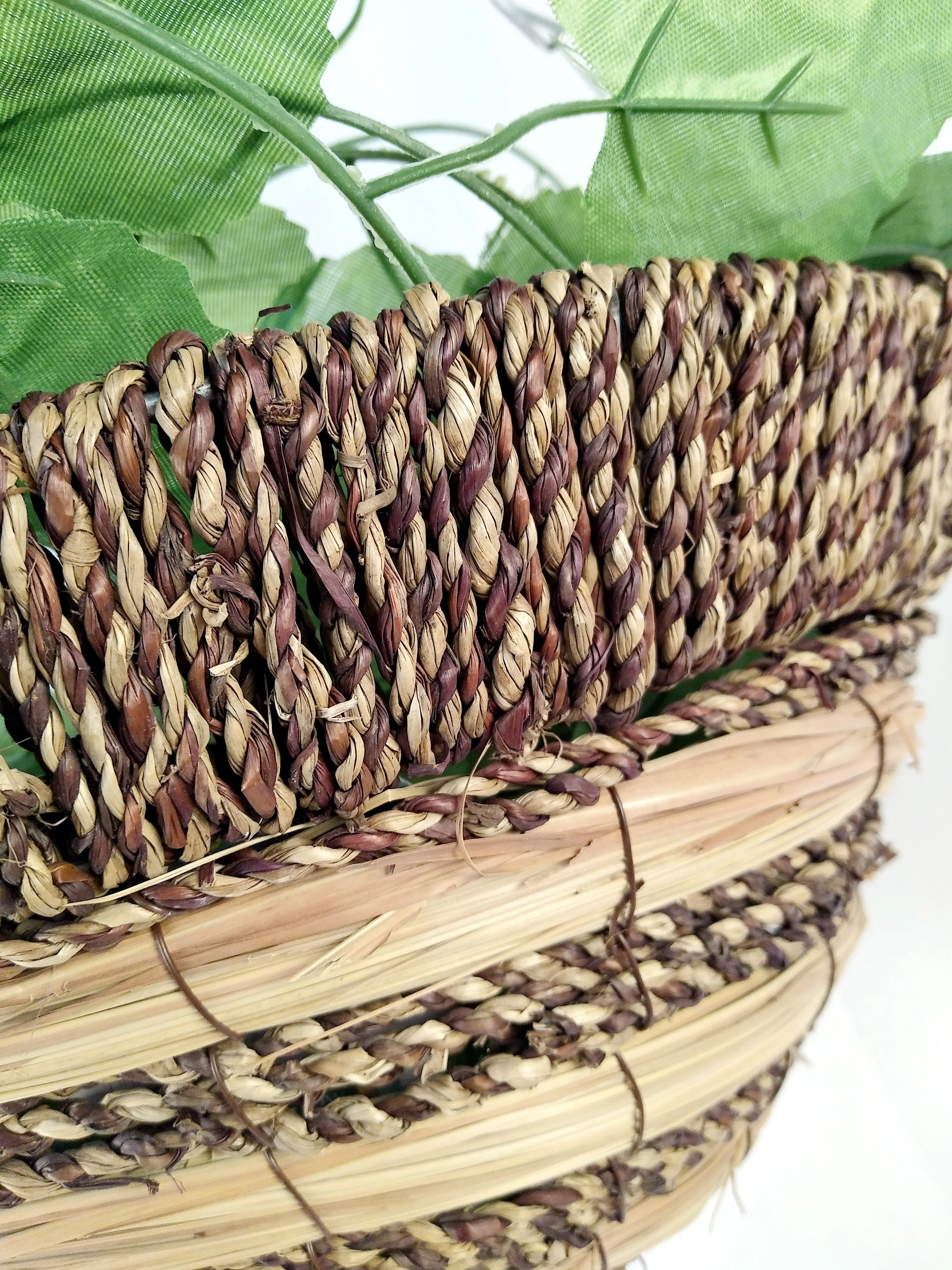 
Hot Sale Wholesale Handmade Woven Seagrass Hanging Basket Flower Pot for Garden Planter 