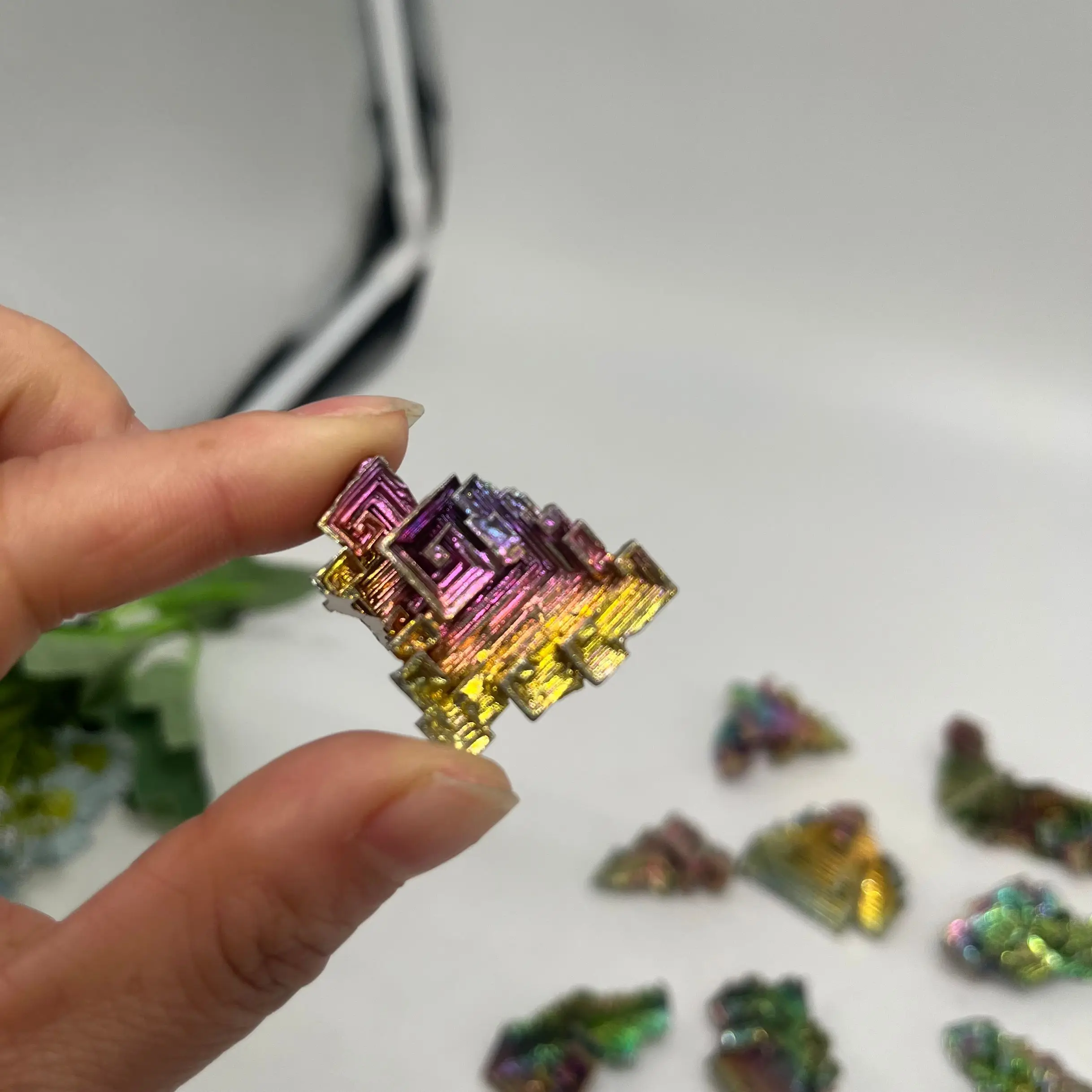 Wholesale natural Crystal  Healings Stone  Metal Shaped Rainbow Mineral Ore Bismuth