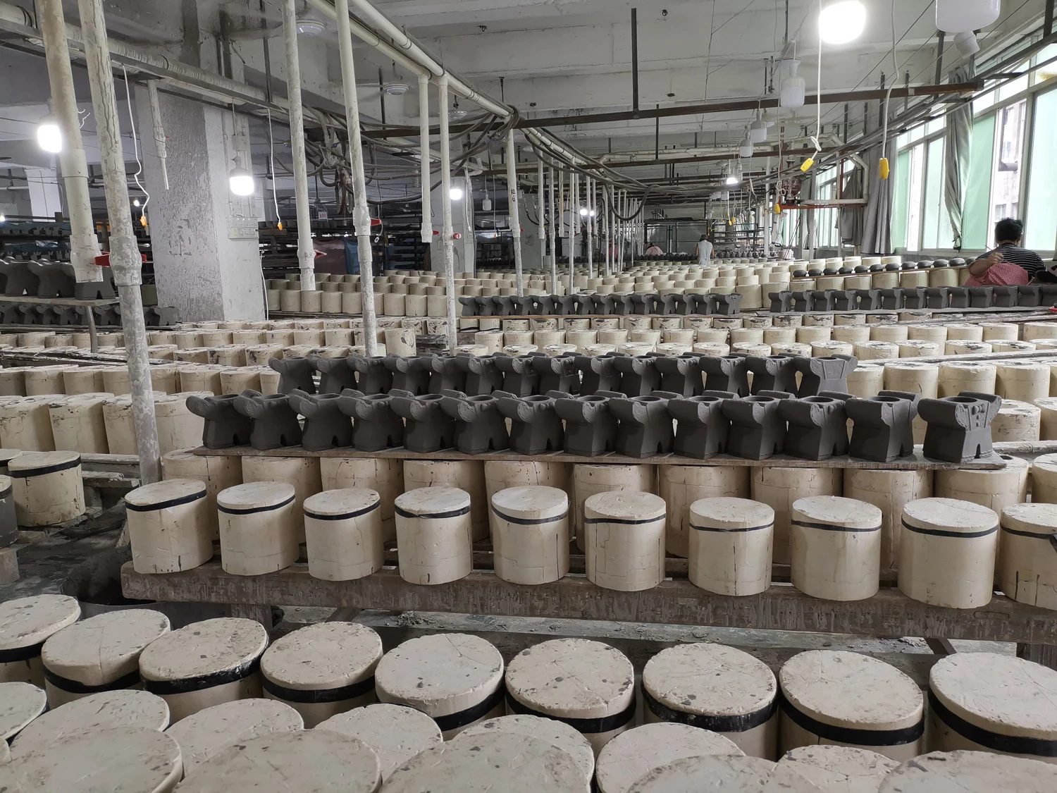 Wholesale Decorative Small Indoor Succulent Pots Plant Planter Pot Ceramic Mini Broken Shell Egg Succulent Plants Pots