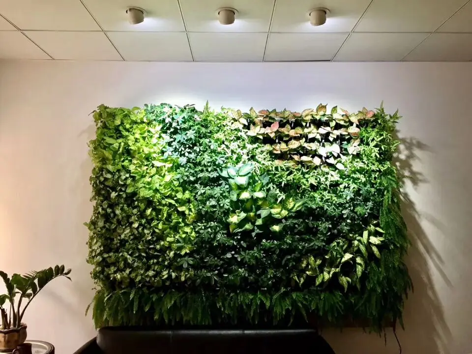 UV Plastic Grass and Leaves Plant Artificial Vertical Green Hedge Wall for Outdoor Boxwood Mat Decoration