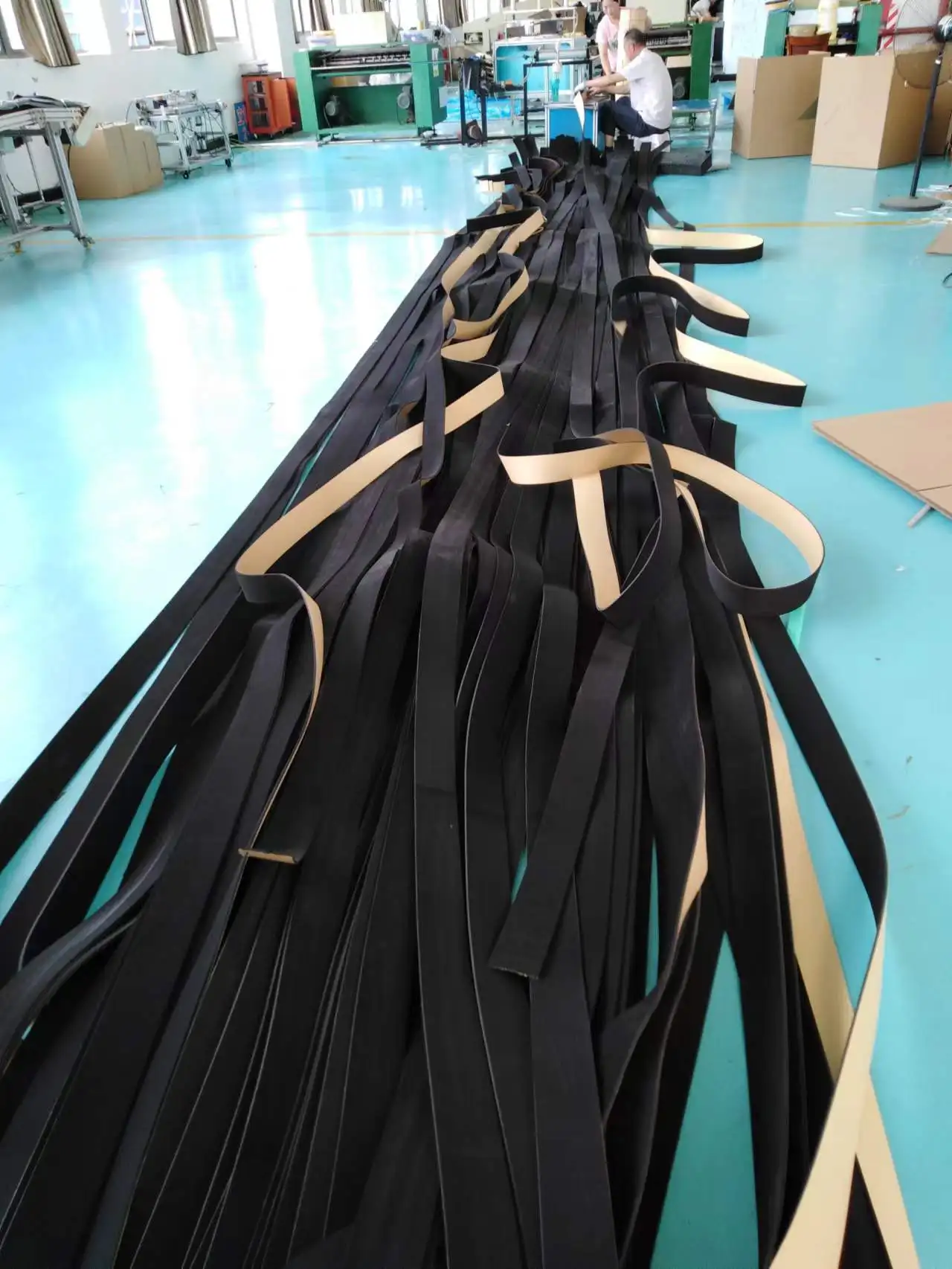 Strong adhesive Weatherproof High density Close cell Neoprene Foam tape CR foam Sealing Strip