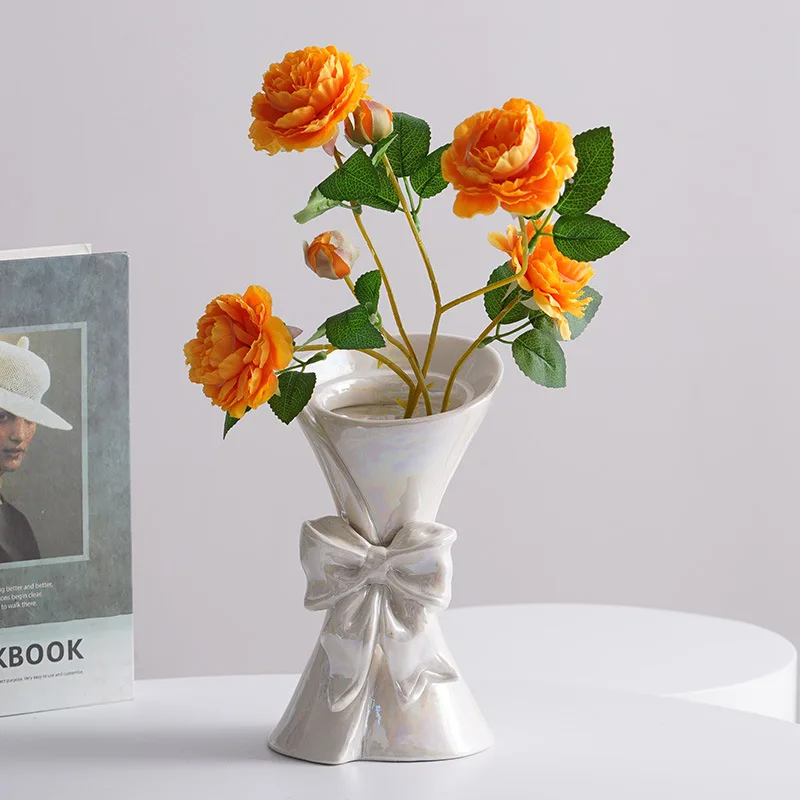 Modern Nordic Morderm Handmade White Ceramic Vase Porcelain Circle Table Decorative Flower Vase for Home Decoration