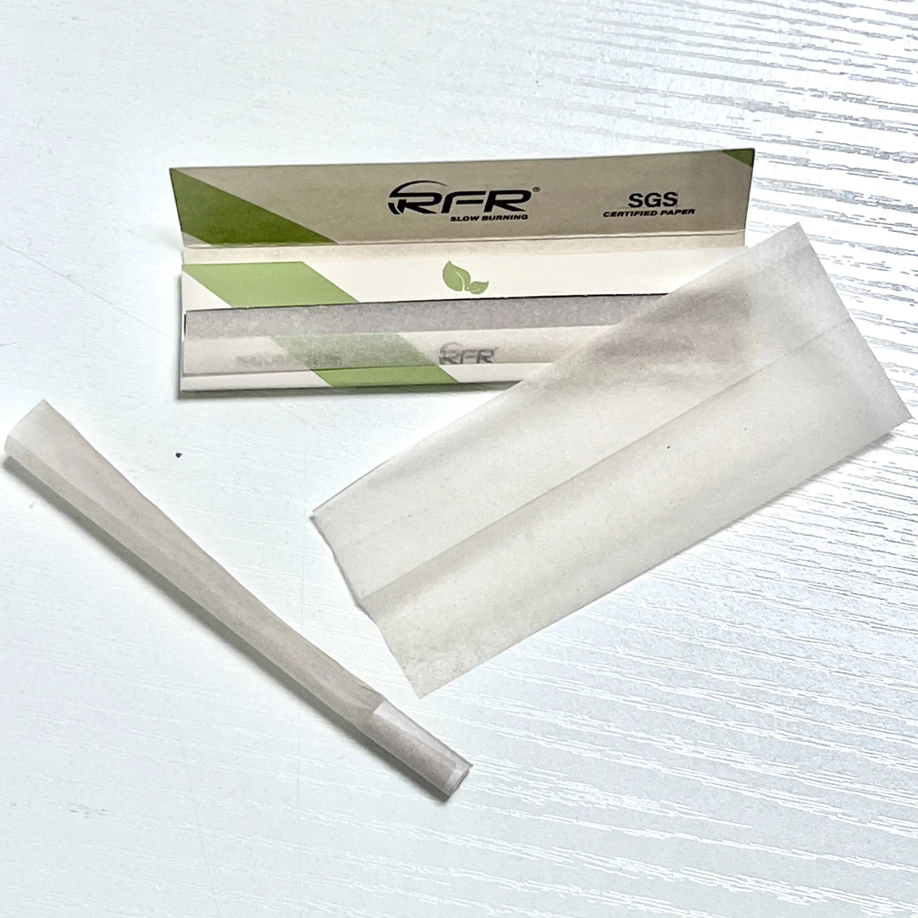 Classic Sm0king Brown Slim Smoking Paper Roll 33 Leaves Rolling papers and Smoking Cigarette Accessories