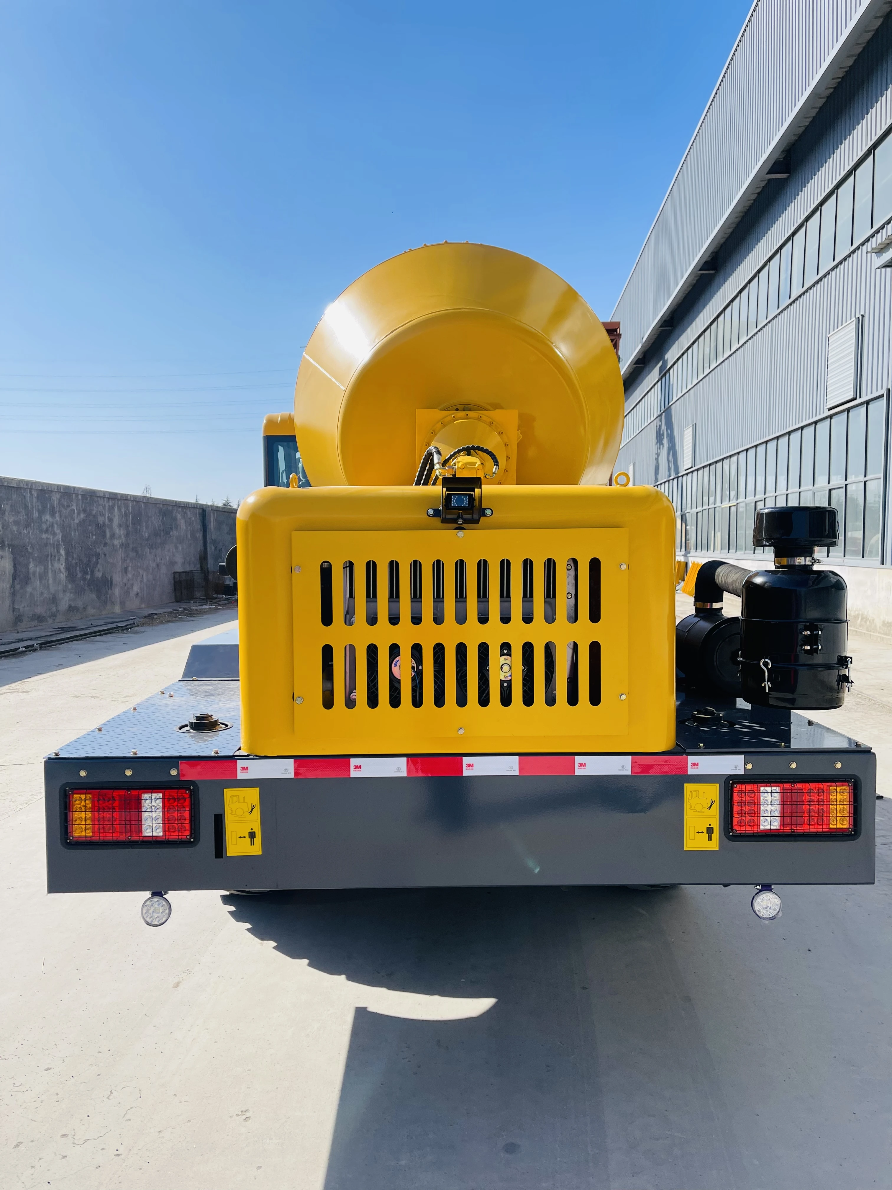 4m3 self loading concrete mixer truck for sale HY400