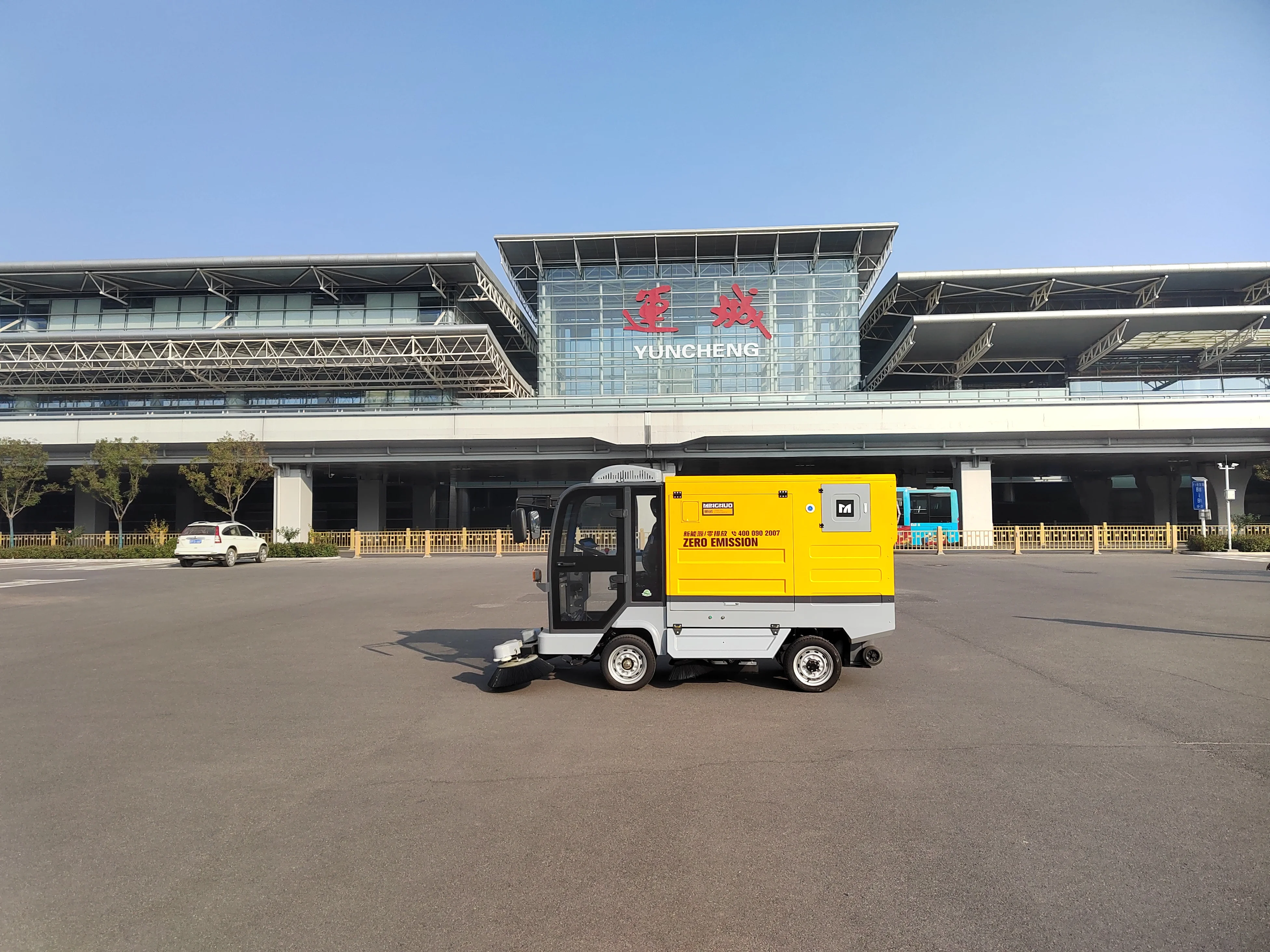 electric street sweeper