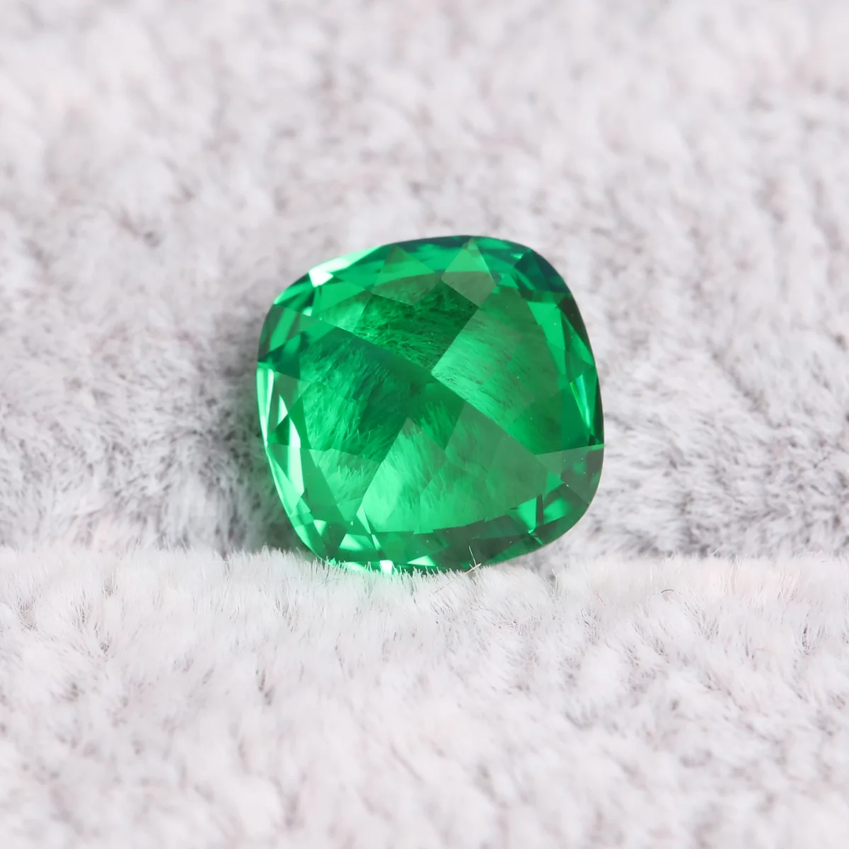 Cushion shape Lab Grown Emerald Gems 5x5mm 8x8mm Colombian  Emerald AGL Certified High Quality 5A Lab Grown Emerald