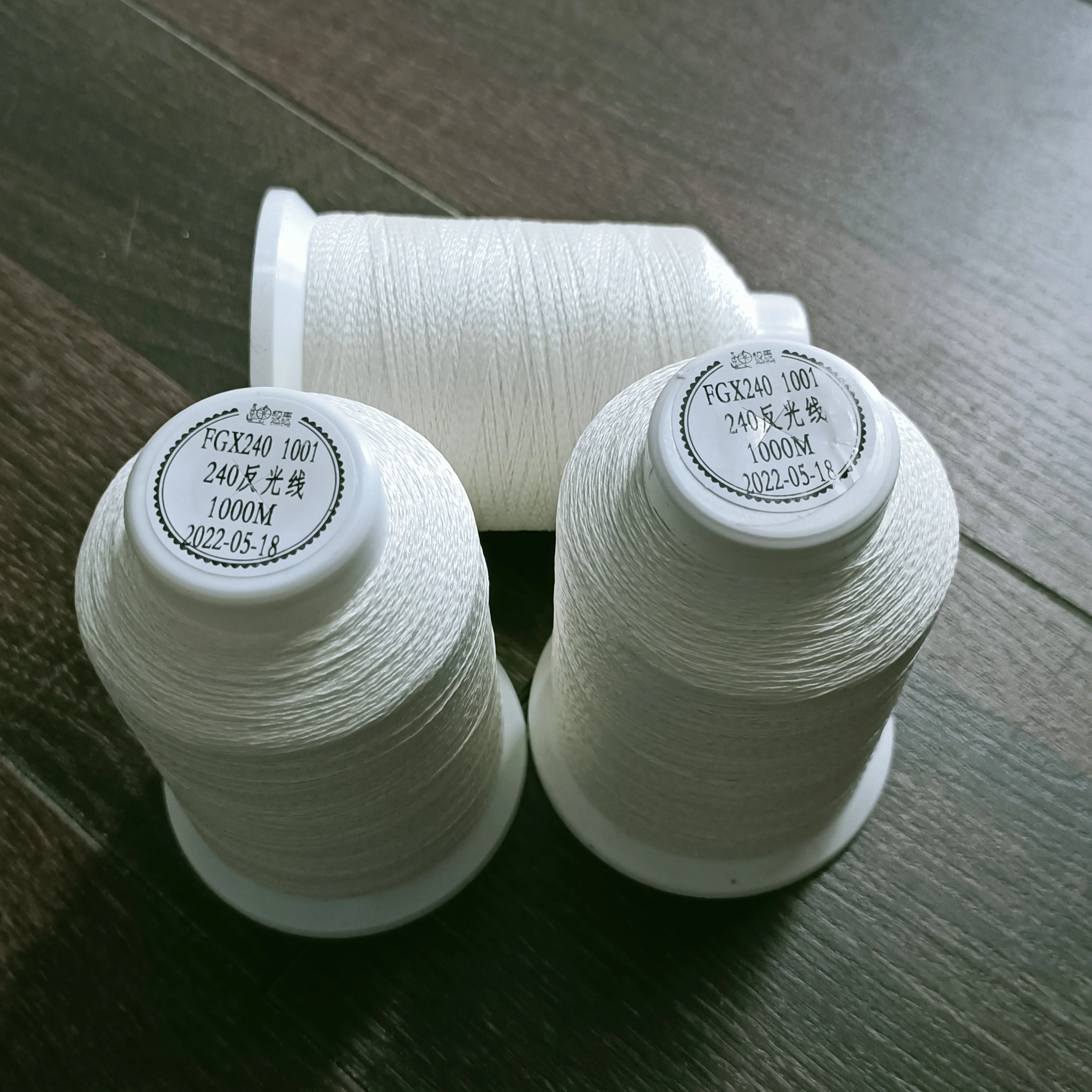 Manufacturer supply wholesale white reflective sewing thread reflective thread