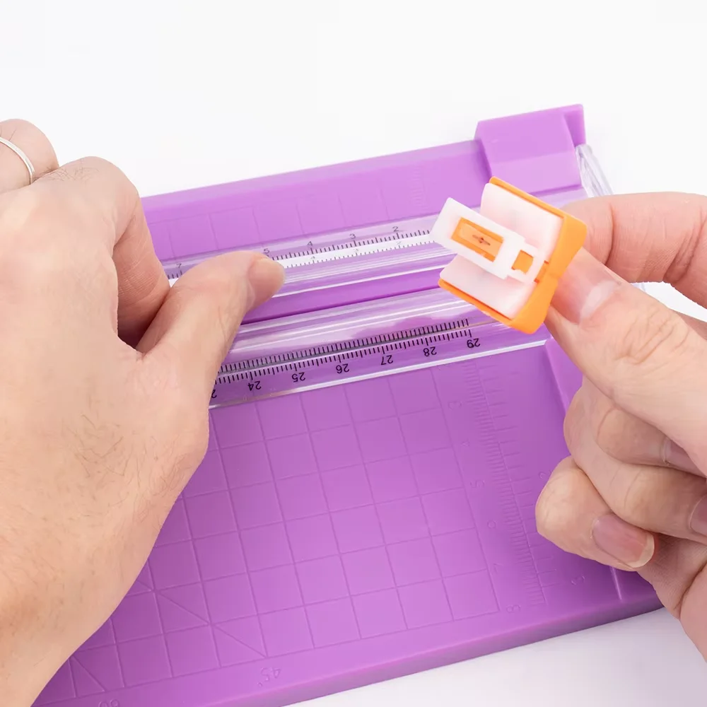Hot Selling Guillotine Paper Trimmer Desktop Manual Handheld Paper Cutter Office A4 Paper Trimmer For Standard Cutting