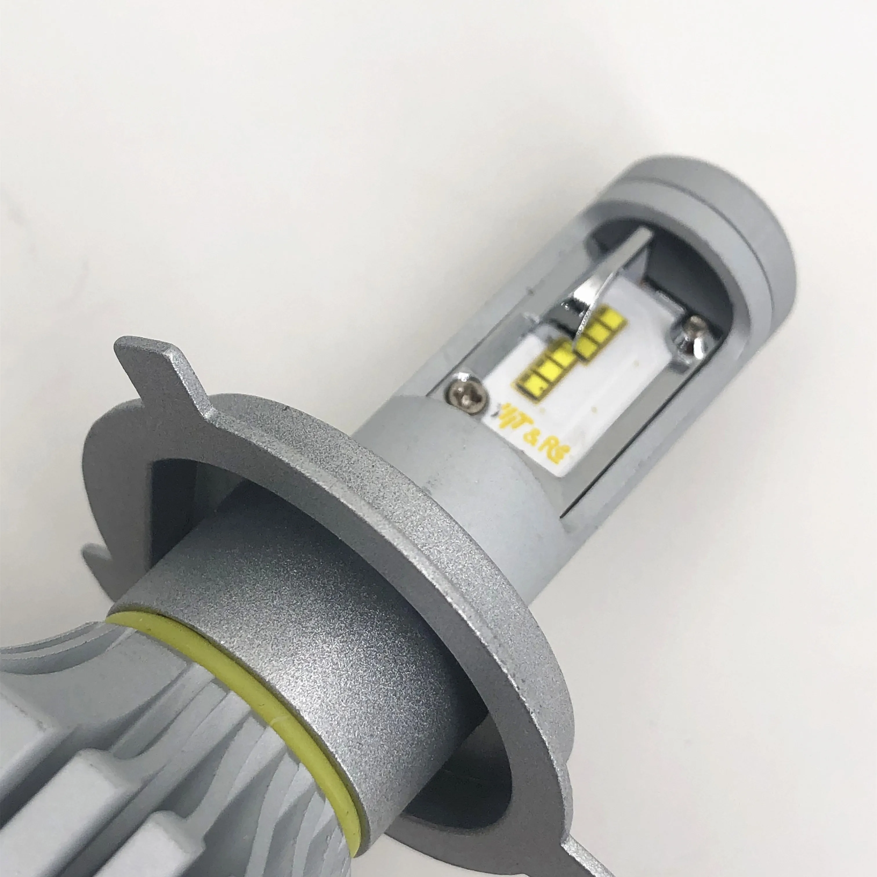 Factory Wholesale YEAKY/PHOTUM A6 H4 LED Car Light with RoHS CE E-mark DOT Certificate High Quality Auto LED Headlight