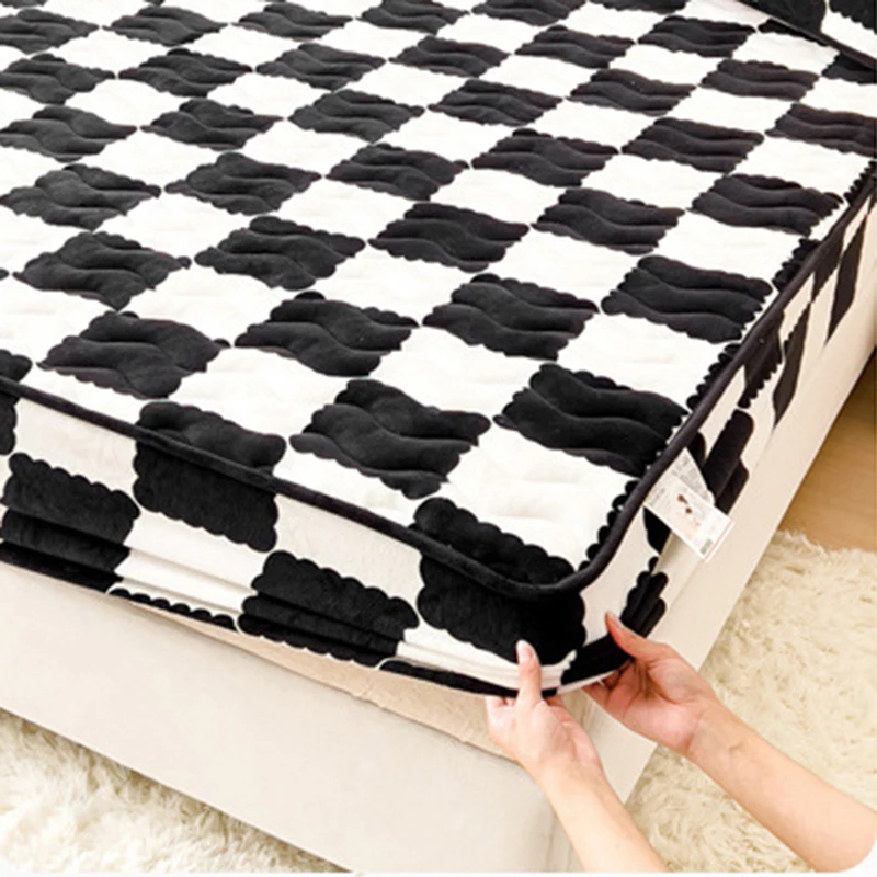 High Quality Hot Luxury Milk Velvet Bed Spread Bed Fitted Sheet Coverlet Bed Protector Mattress Cover Bedding Set