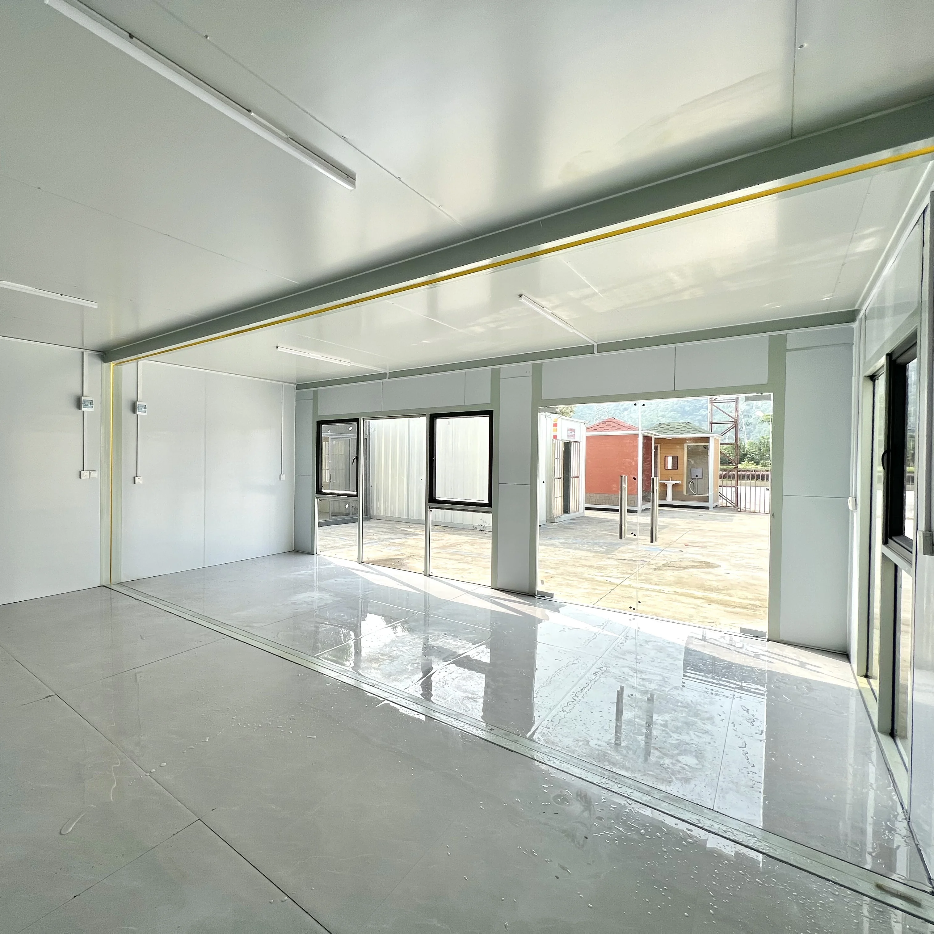 Prefabricated Foldable Cafe Container Coffee Shop Container Restaurant Luxury Shipping Container Bar With Kitchen For Sale