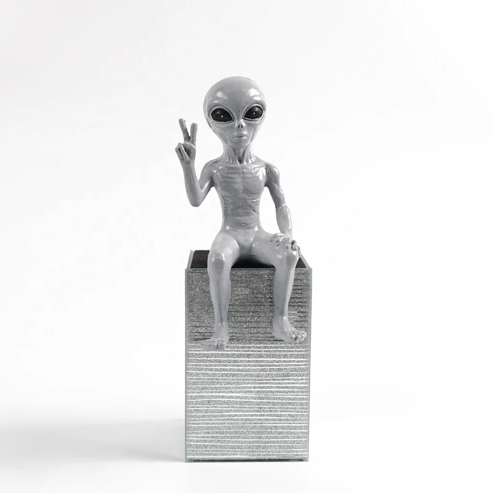 Aliens Creative Ornaments Garden Sculpture Decorations Ufo Outdoor Dwarf Resin Crafts