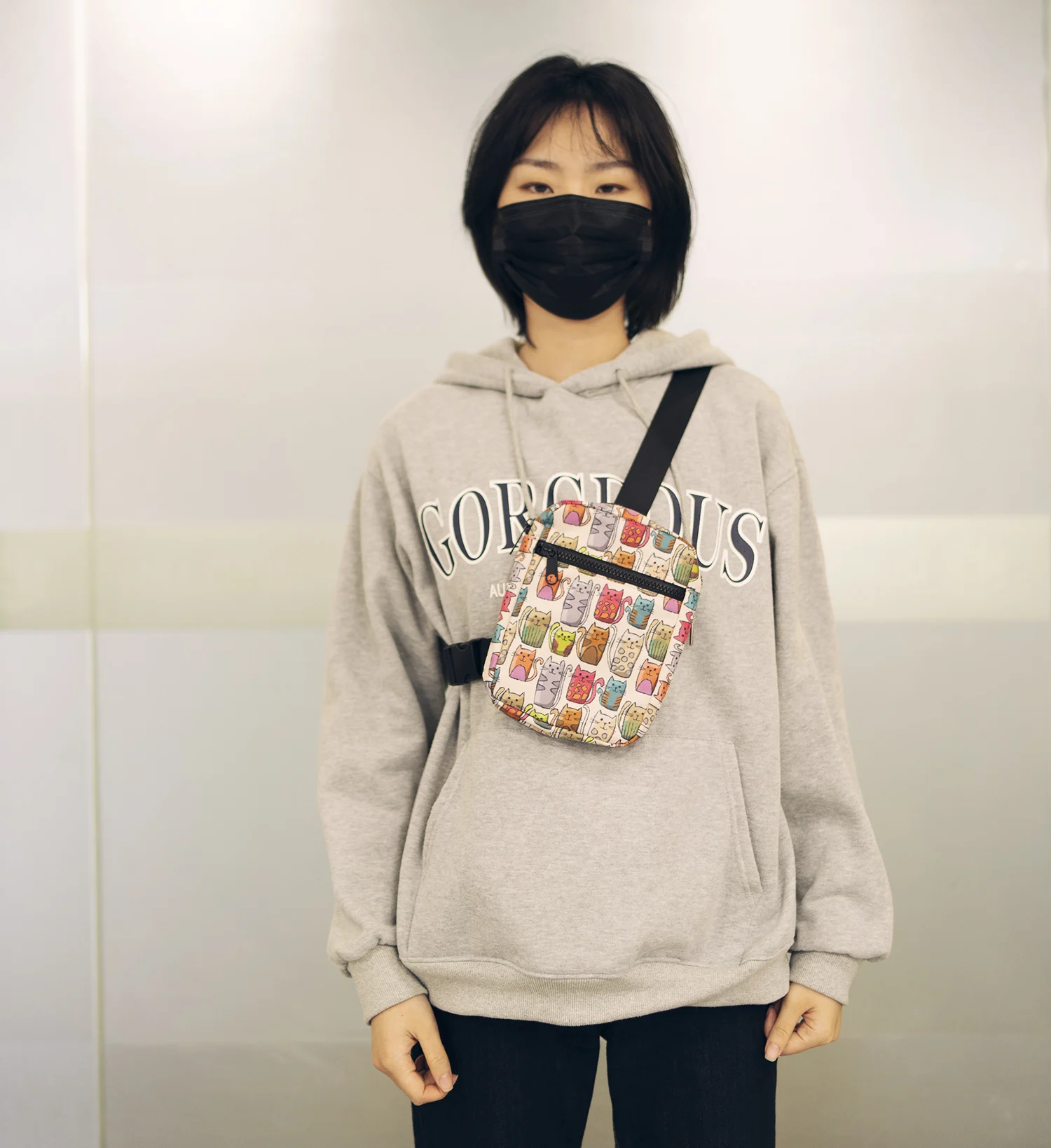 OEM China manufacturer small unisex casual sling chest pack cellphone crossover shoulder bag for men women