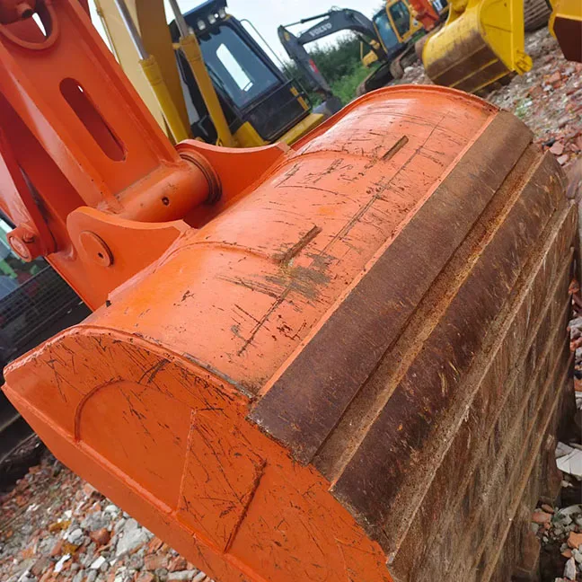 High Quality Used Komatsu Excavator Hitachi 210 in Excellent Condition 100% Ready Use Cheap Original Japan Secondhand Crawler