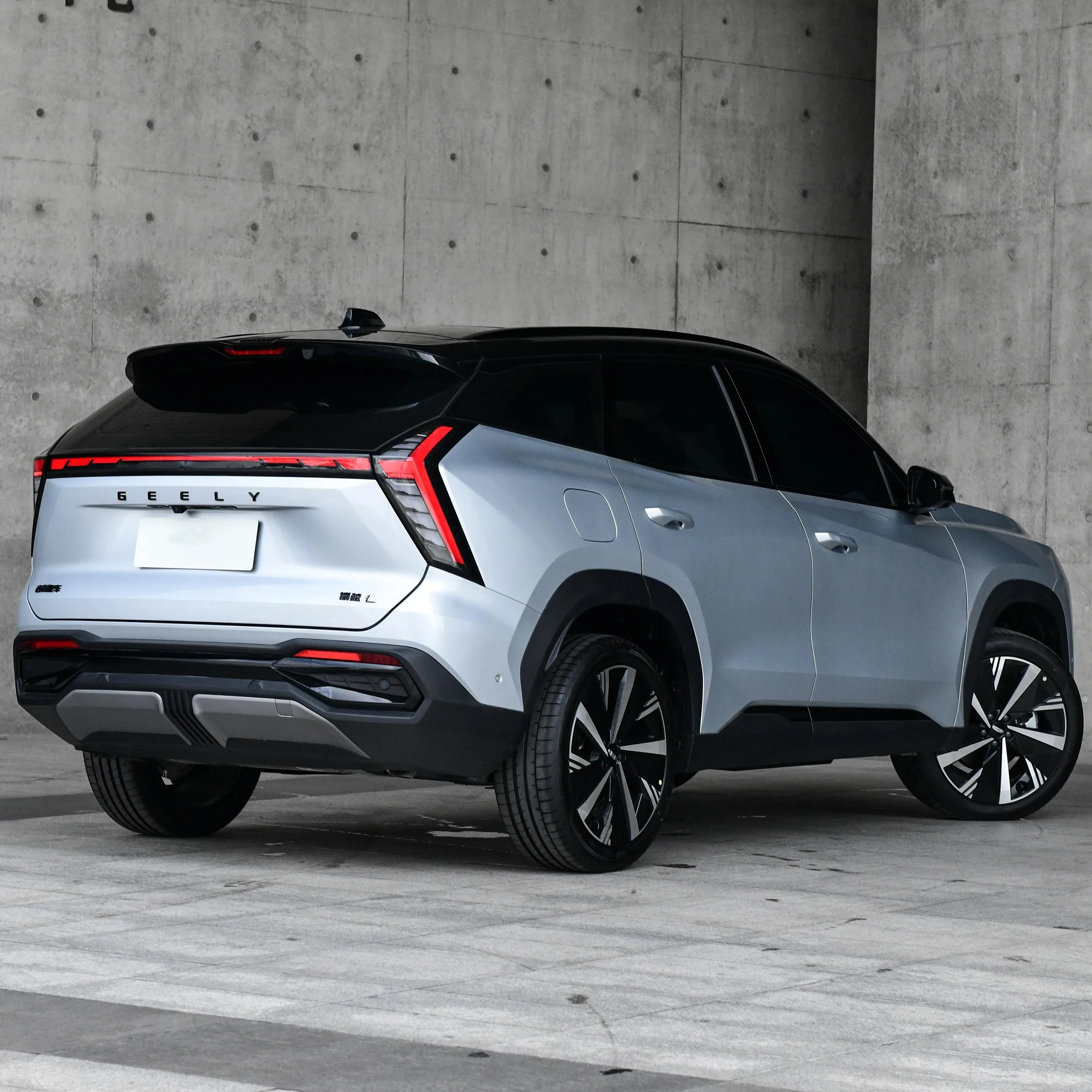2023 Новый 5-местный большой внедорожник бензиновый Boyue L hybrid Geely для продажи