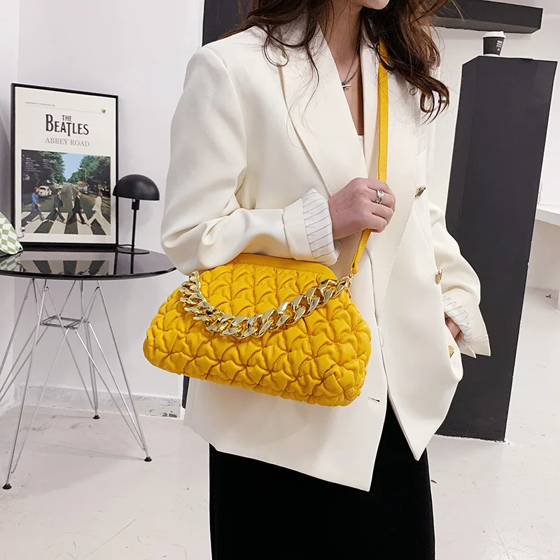 Fashion Wrinkle Lattice PU Leather Lady Designer Bags Novel Style Metal Framed Hasp Closure Clutch Women Solid Color Sling Purse