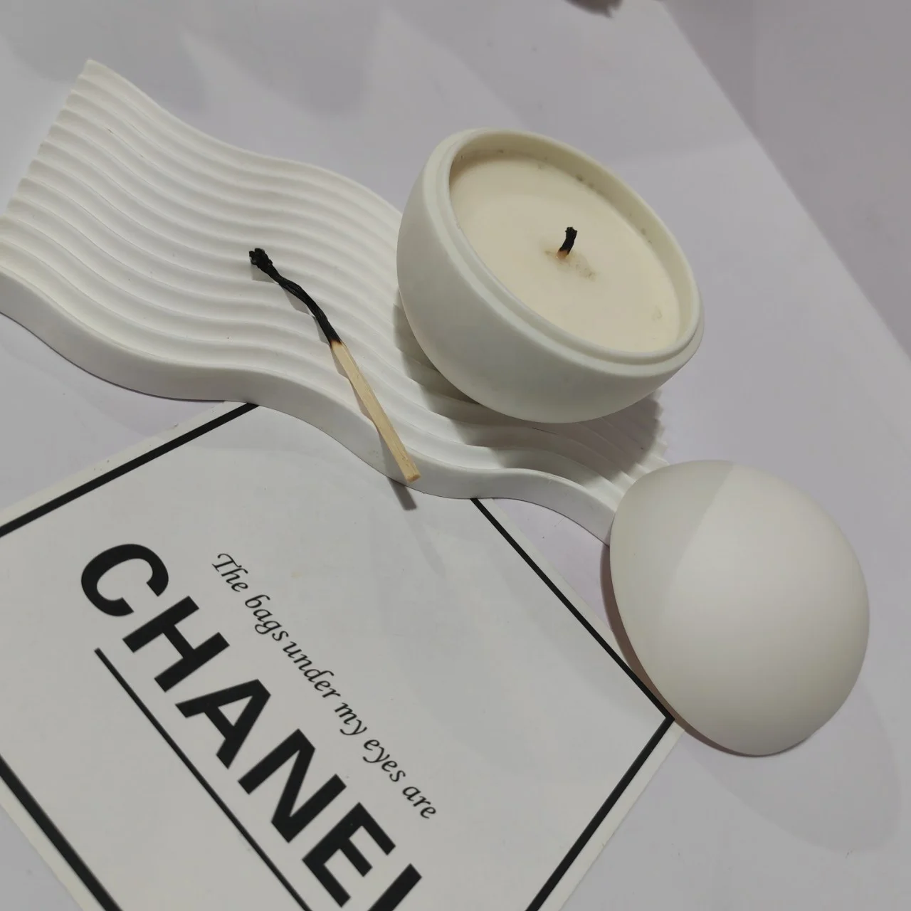 Christmas Cylinder Ceramic Aura Soy Candle Vessel Ball Shape Porcelain Jar with Lid for Home Decoration